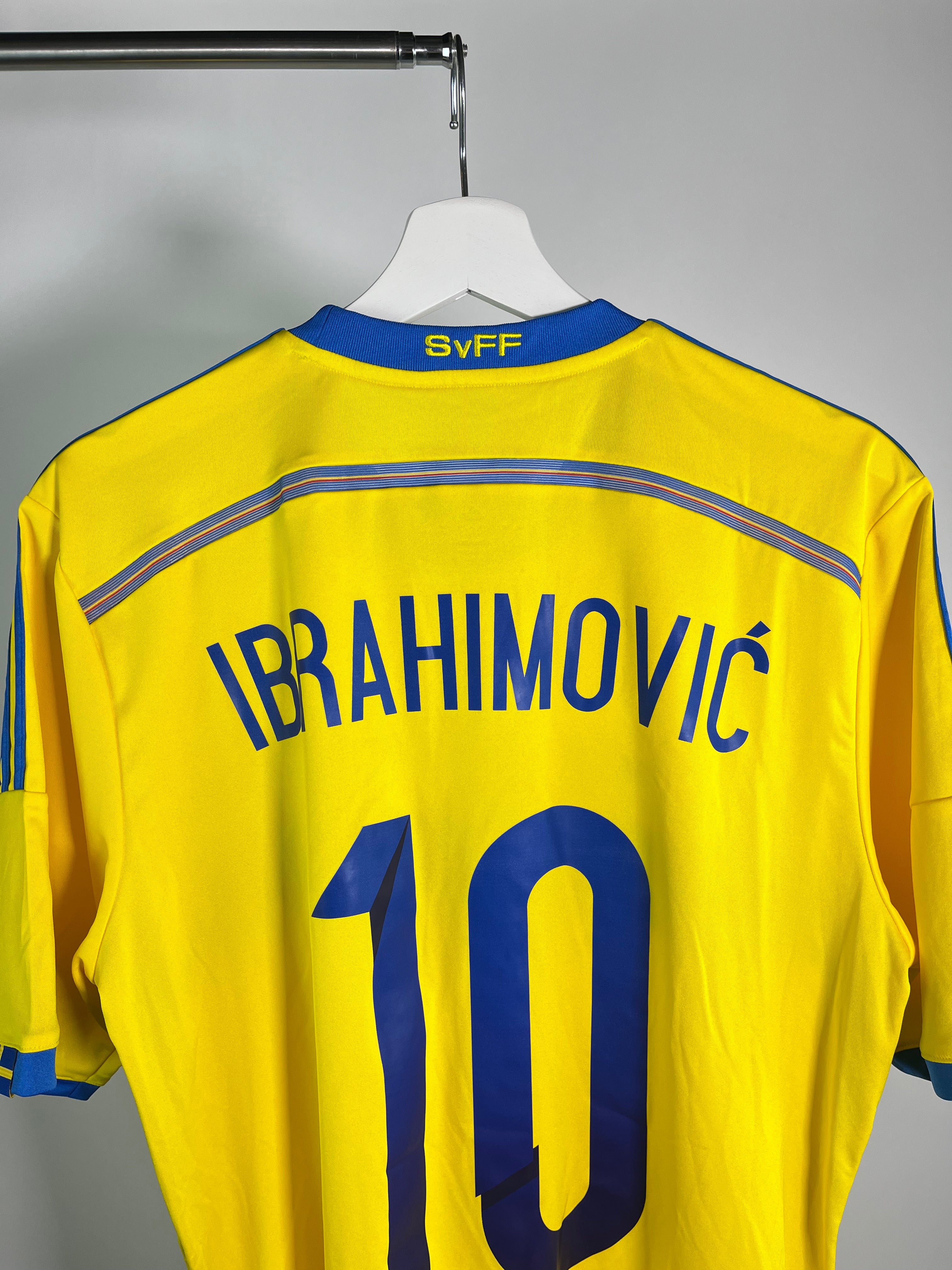 Jersey Suecia Local 2014 2016 Zlatan Ibrahimovic (L)