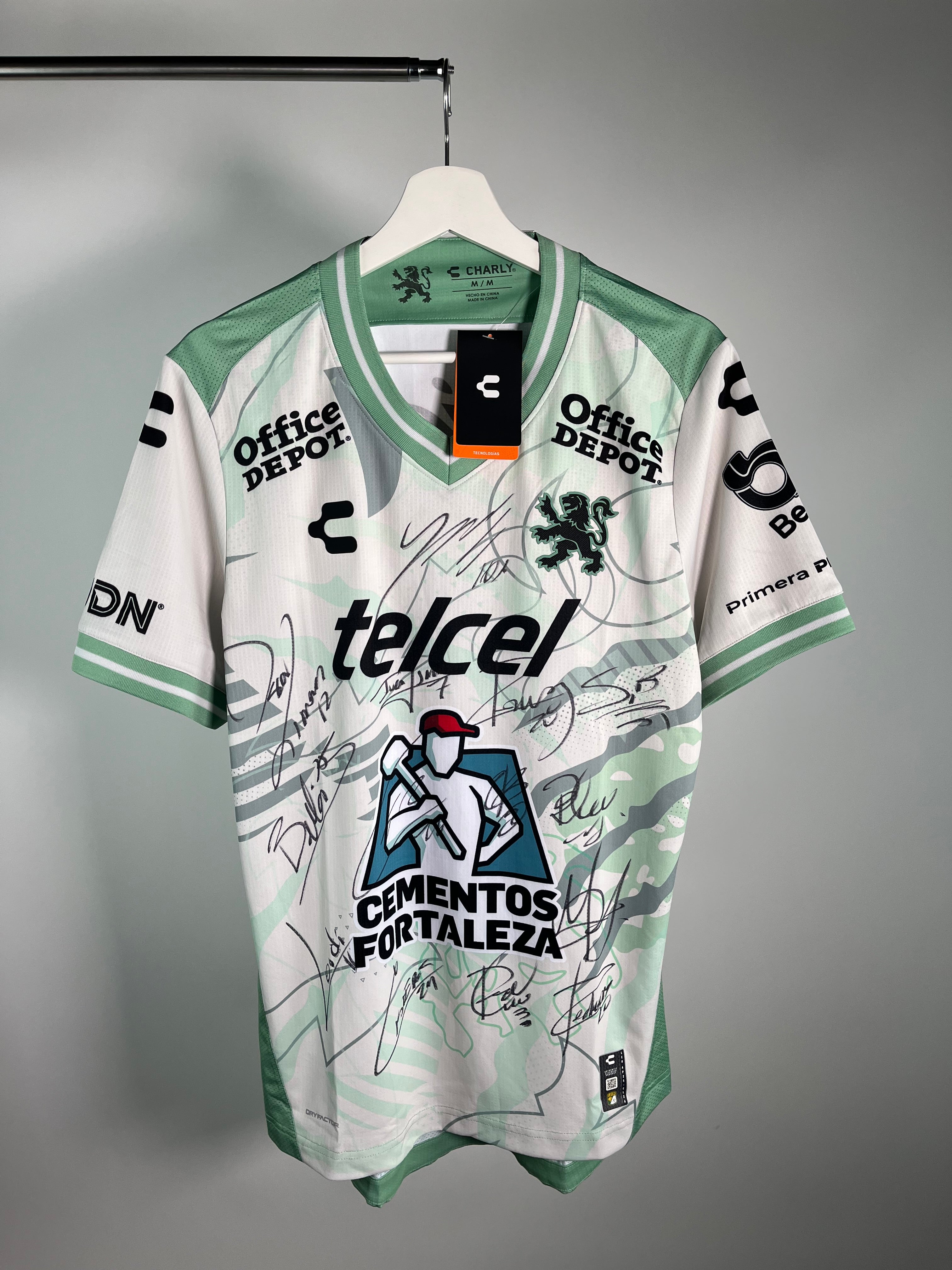 Jersey León Visita 2025 2026 Autografiado *C/Etiquetas* (M)