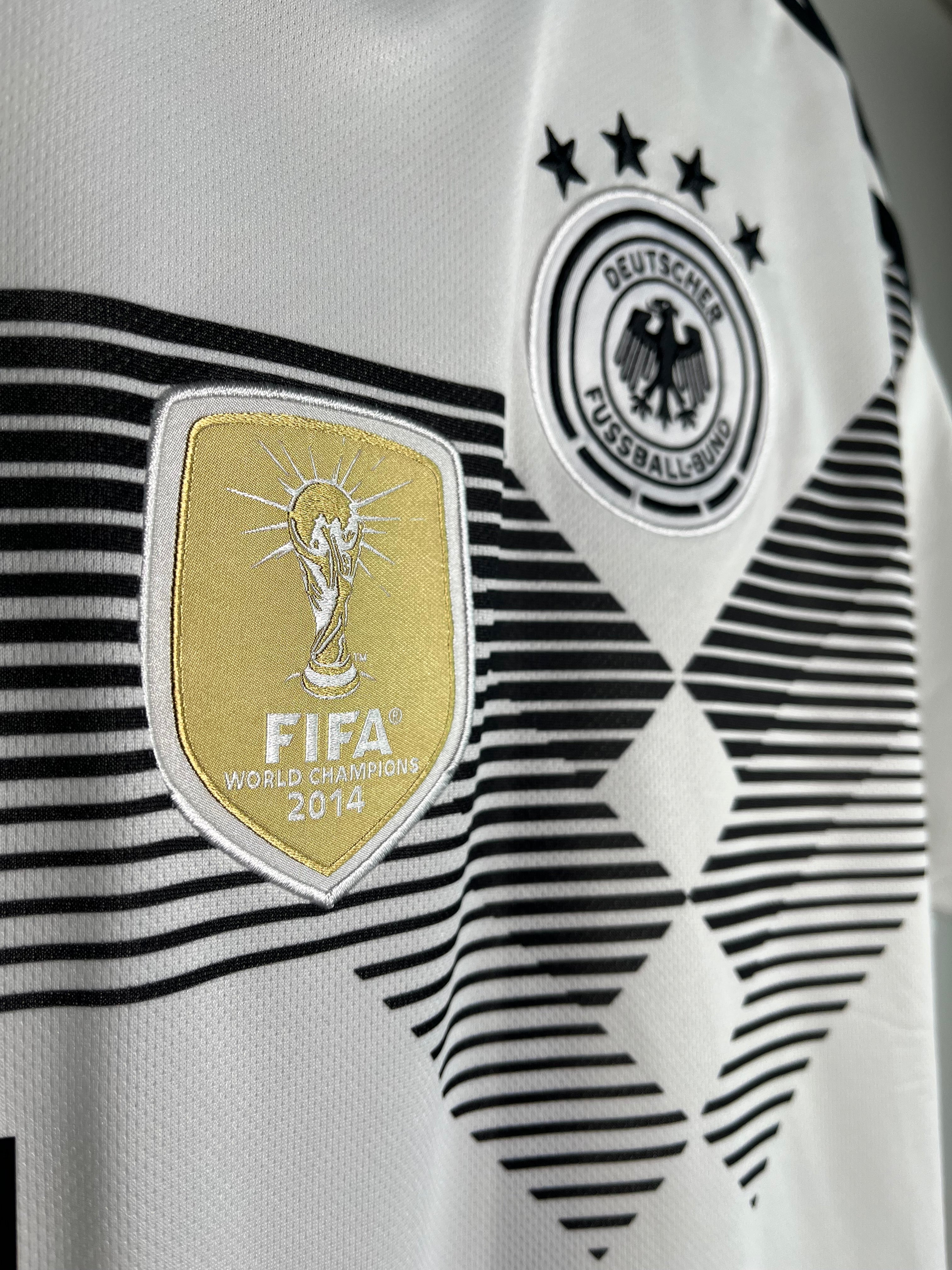 Jersey Alemania Local 2018 2020 Mesut Özil (L)