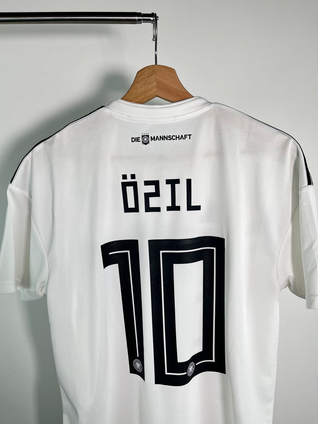 Jersey Alemania Local 2018 2020 Mesut Özil (L)