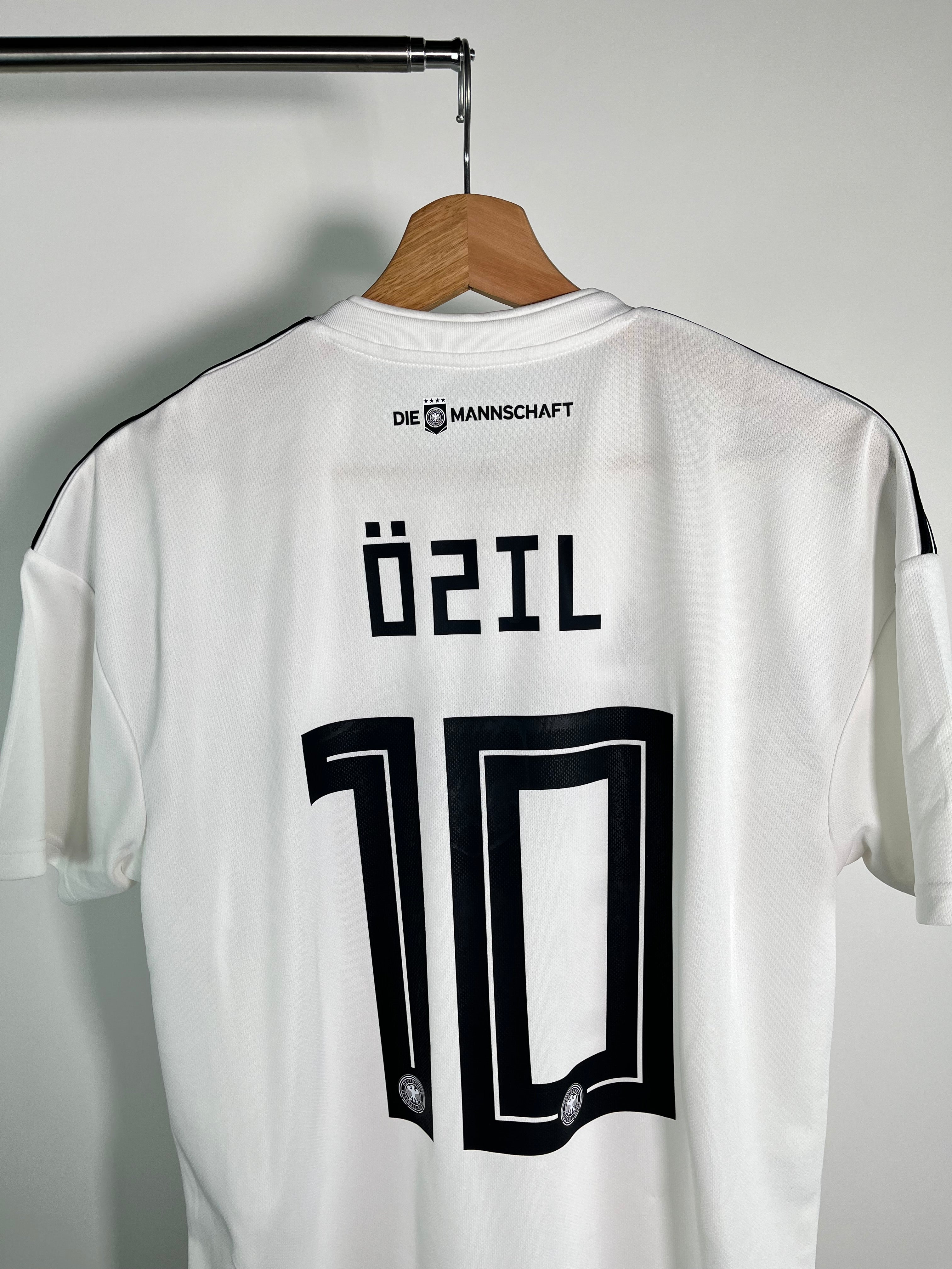 Jersey Alemania Local 2018 2020 Mesut Özil (L)