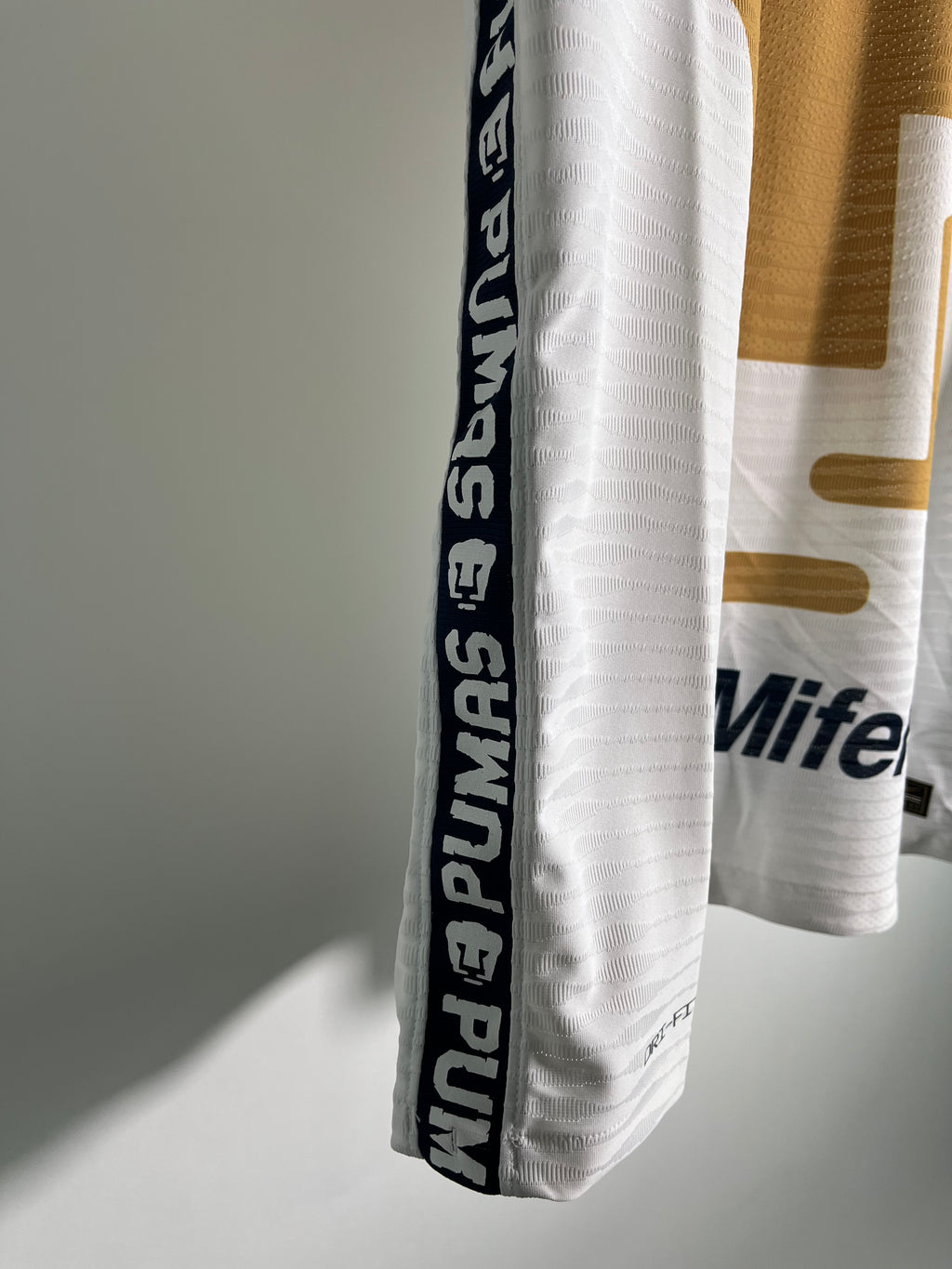 Jersey Pumas Local 2021 2022 Versión Jugador *Edición Día de Muertos* Juan Dinenno (L)