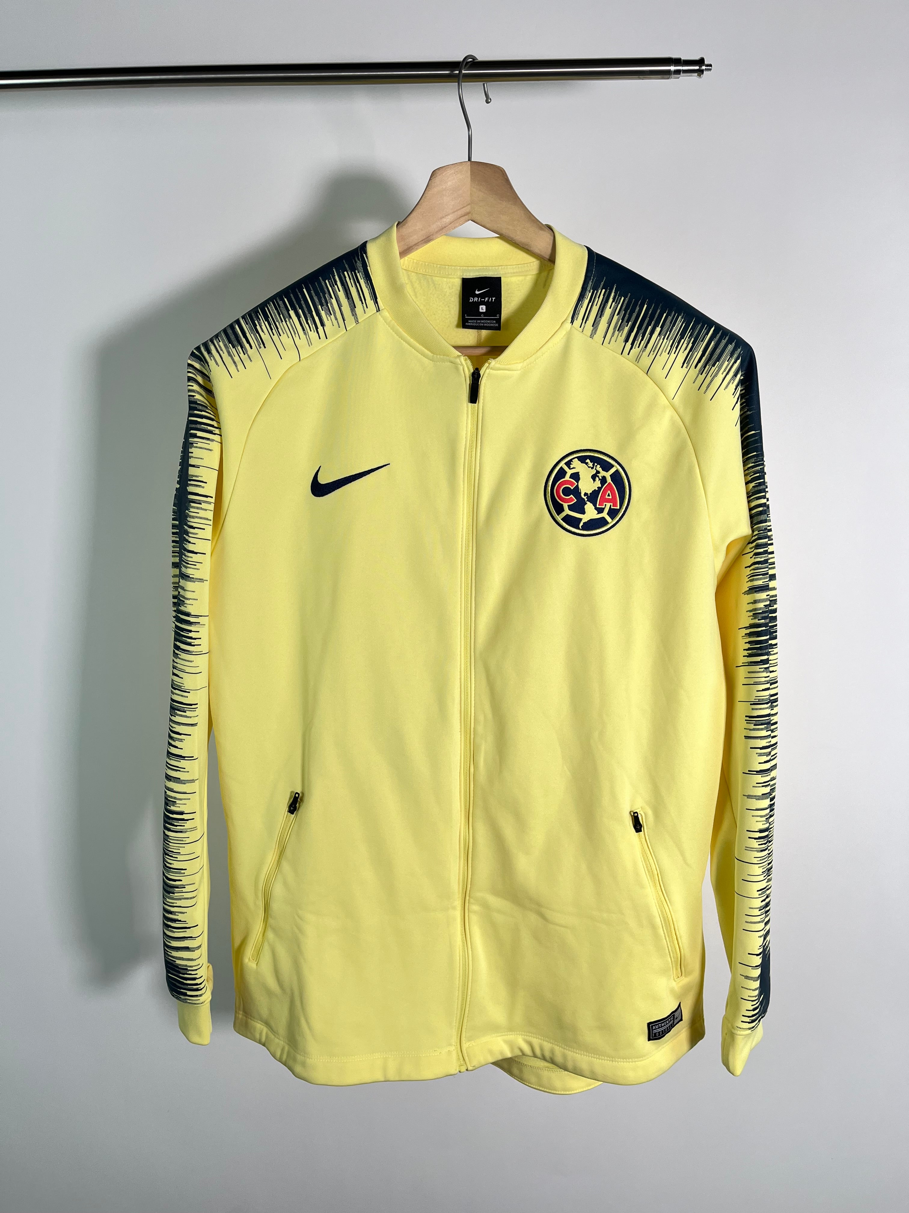 Chamarra Club América 2018 2019 Utilería (L)