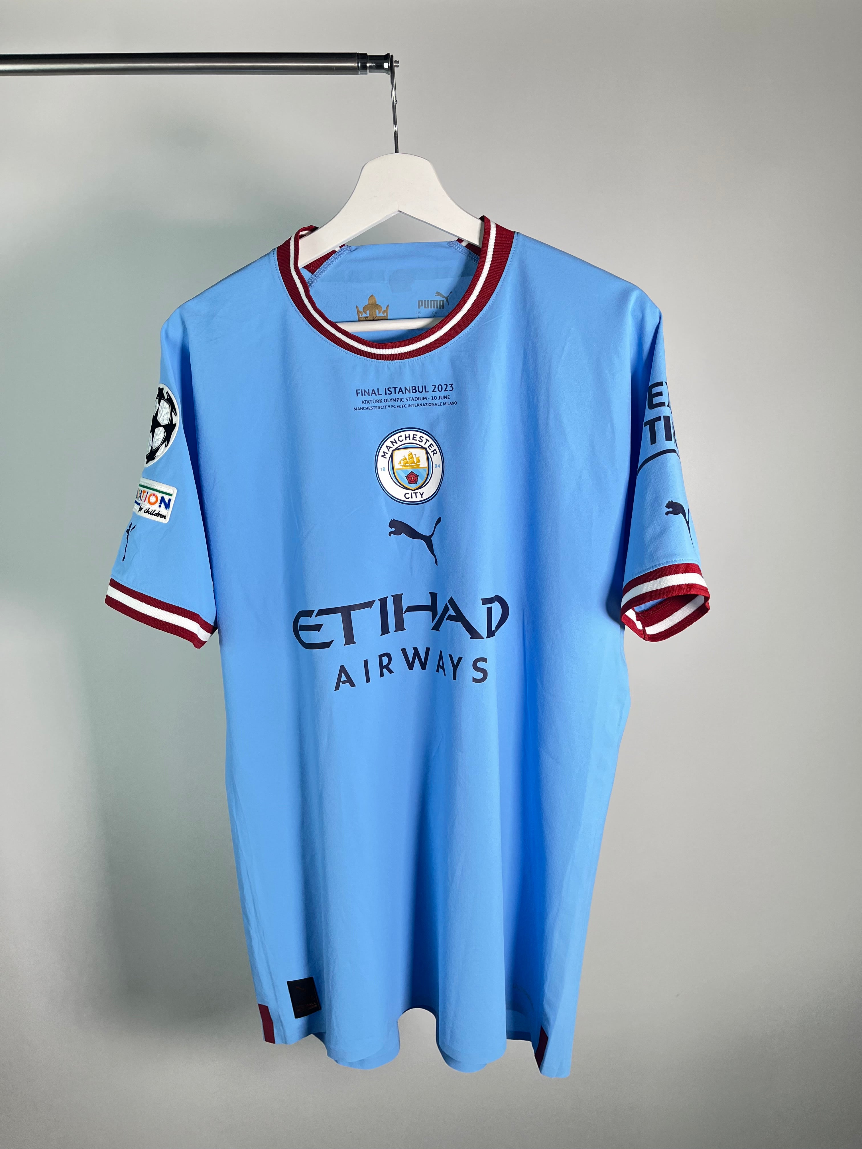 Jersey Manchester City Local 2022 2023 Versión Jugador Match Detail vs Inter de Milán Erling Braut Haaland (L)