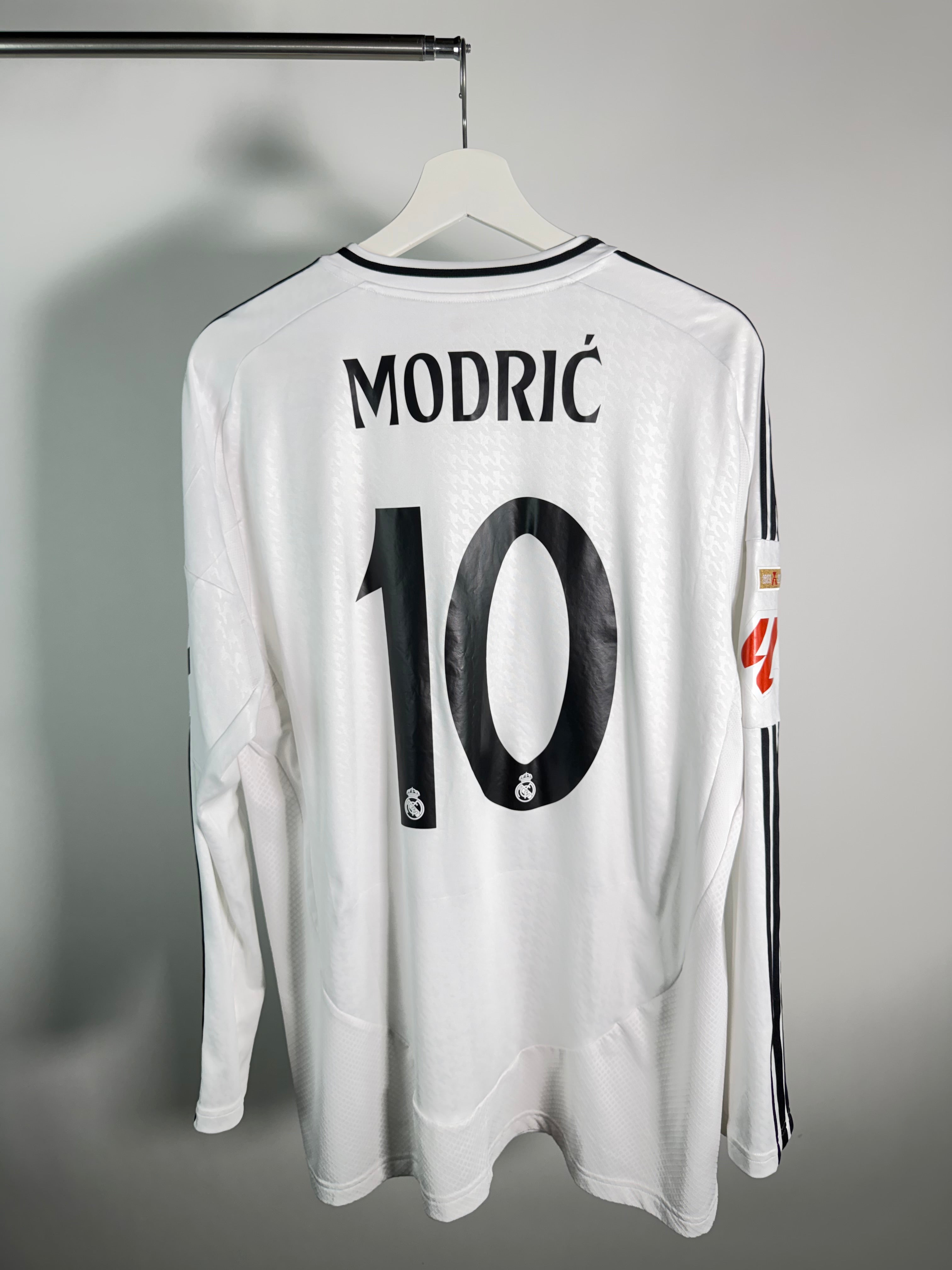 Jersey Real Madrid Local 2024 2025 Manga Larga Luka Modric (XL)
