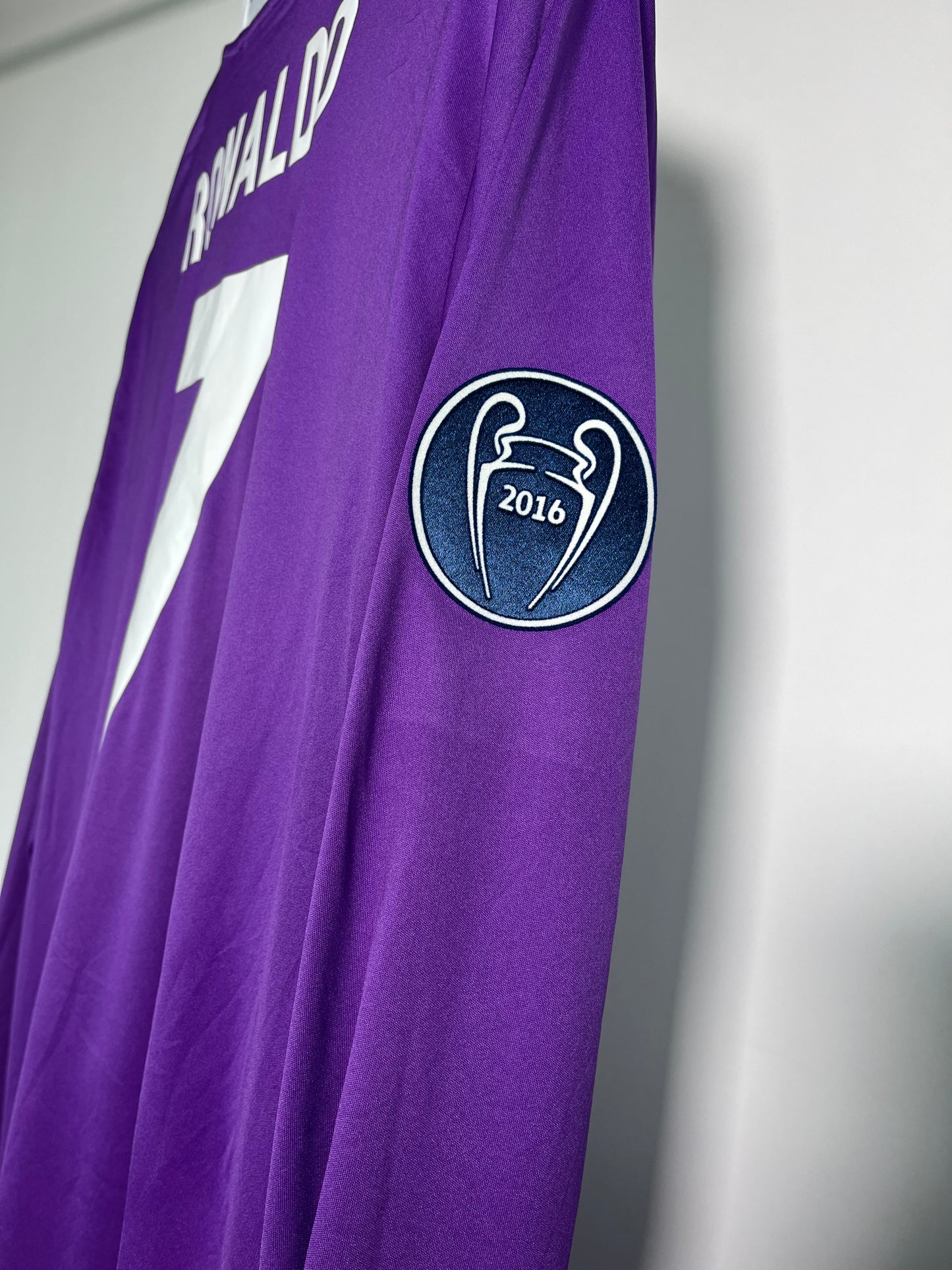 Jersey Real Madrid Visita 2016 2017 *Final Champions League* Manga Larga Cristiano Ronaldo (XL)
