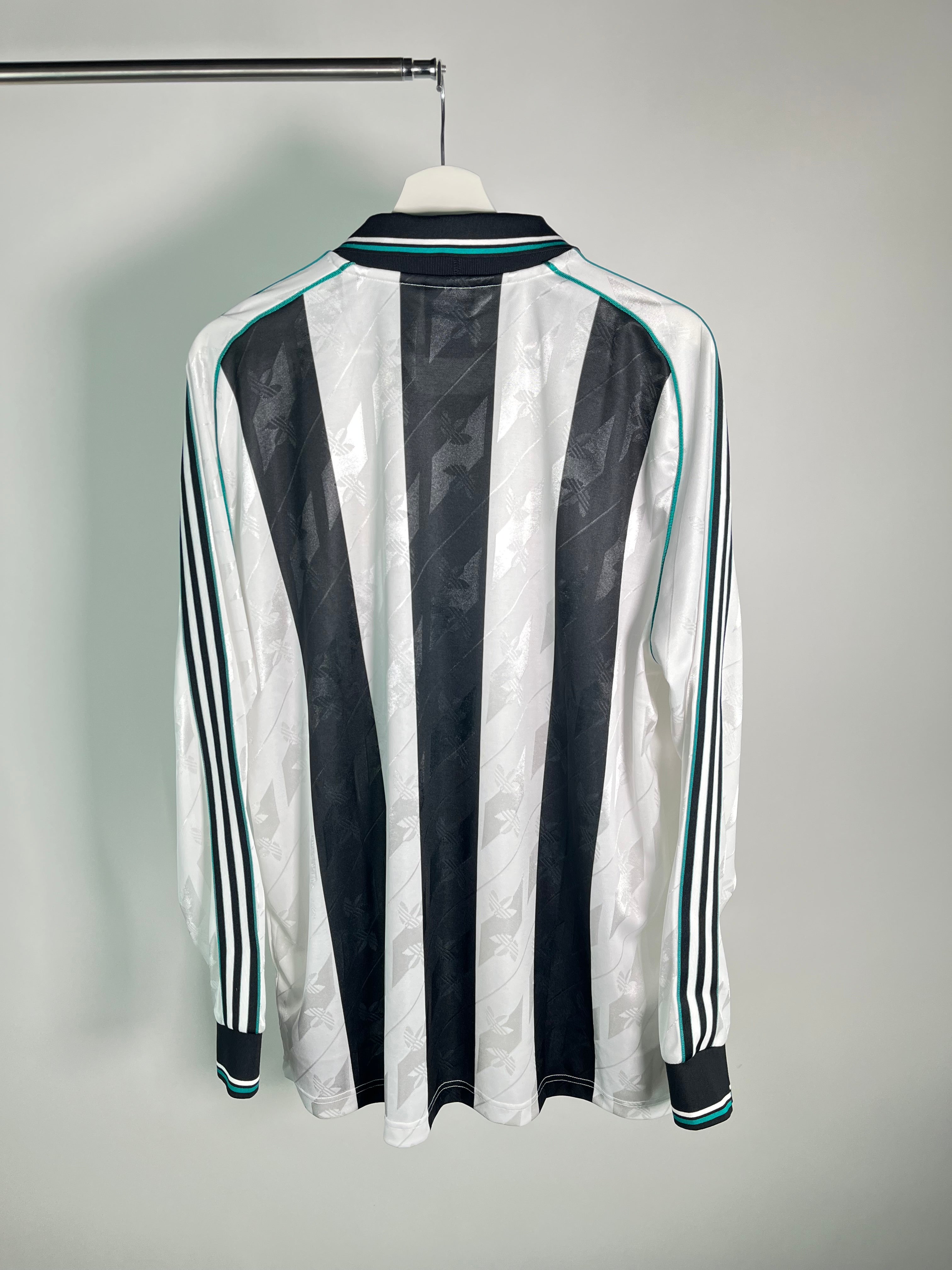 Jersey Newcastle Especial 2024 2025 Manga Larga (XL)