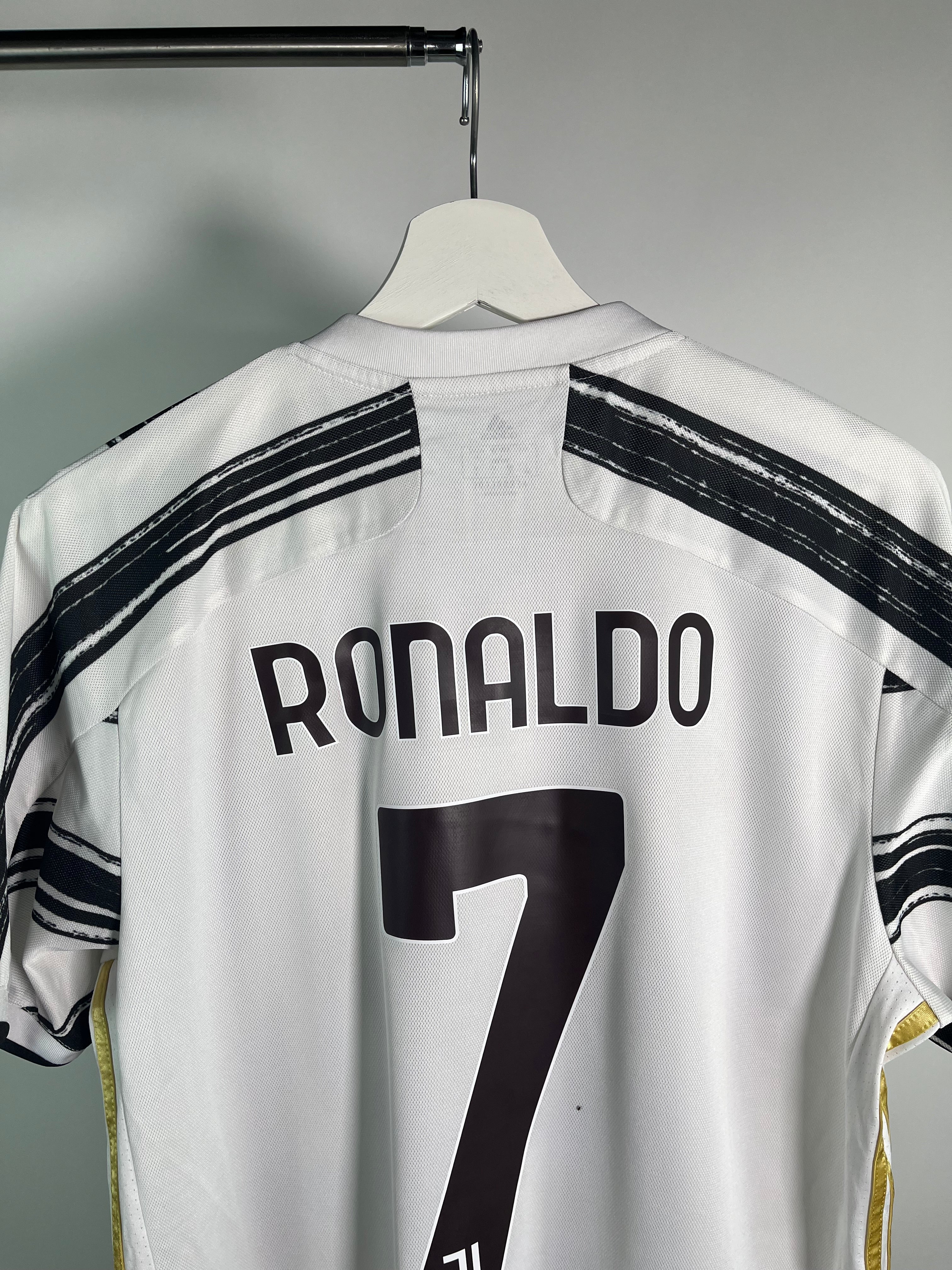 Jersey Juventus Local 2020 2021 Cristiano Ronaldo (L)