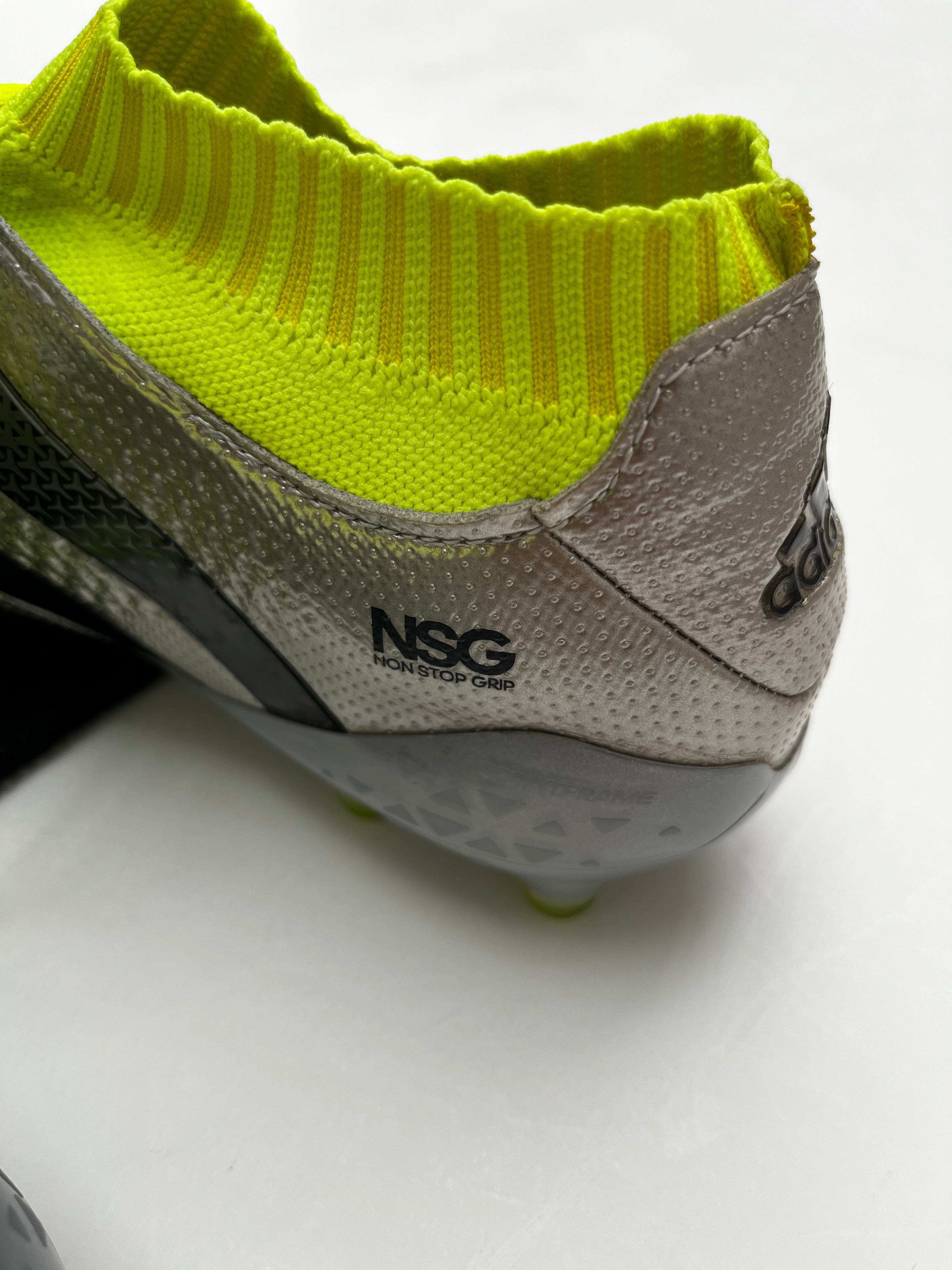 Tacos NSG Andrés Guardado Autografiados *Usados por el Jugador*