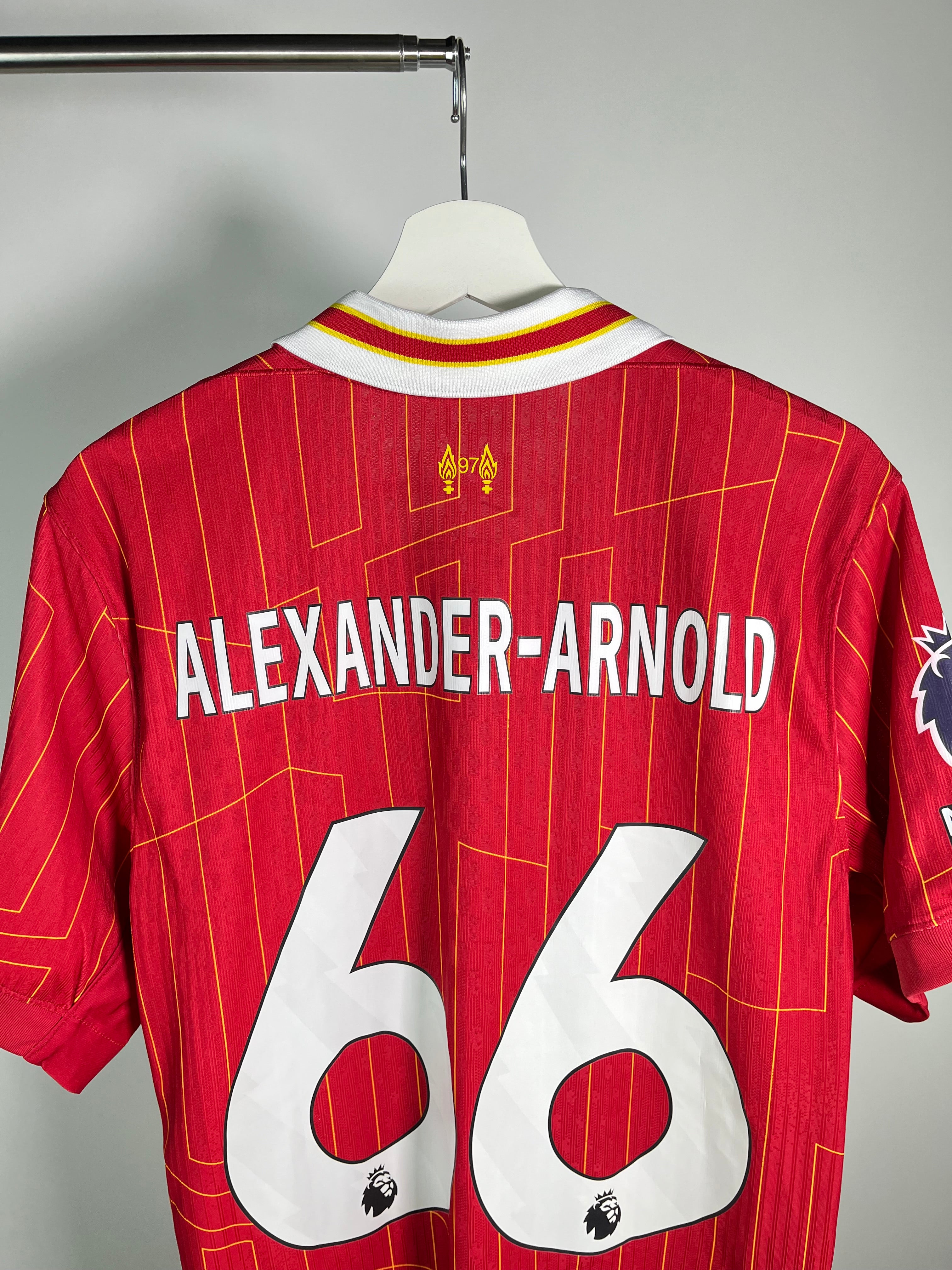 Jersey Liverpool Local 2024 2025 Version Jugador Alexander Arnold (L)
