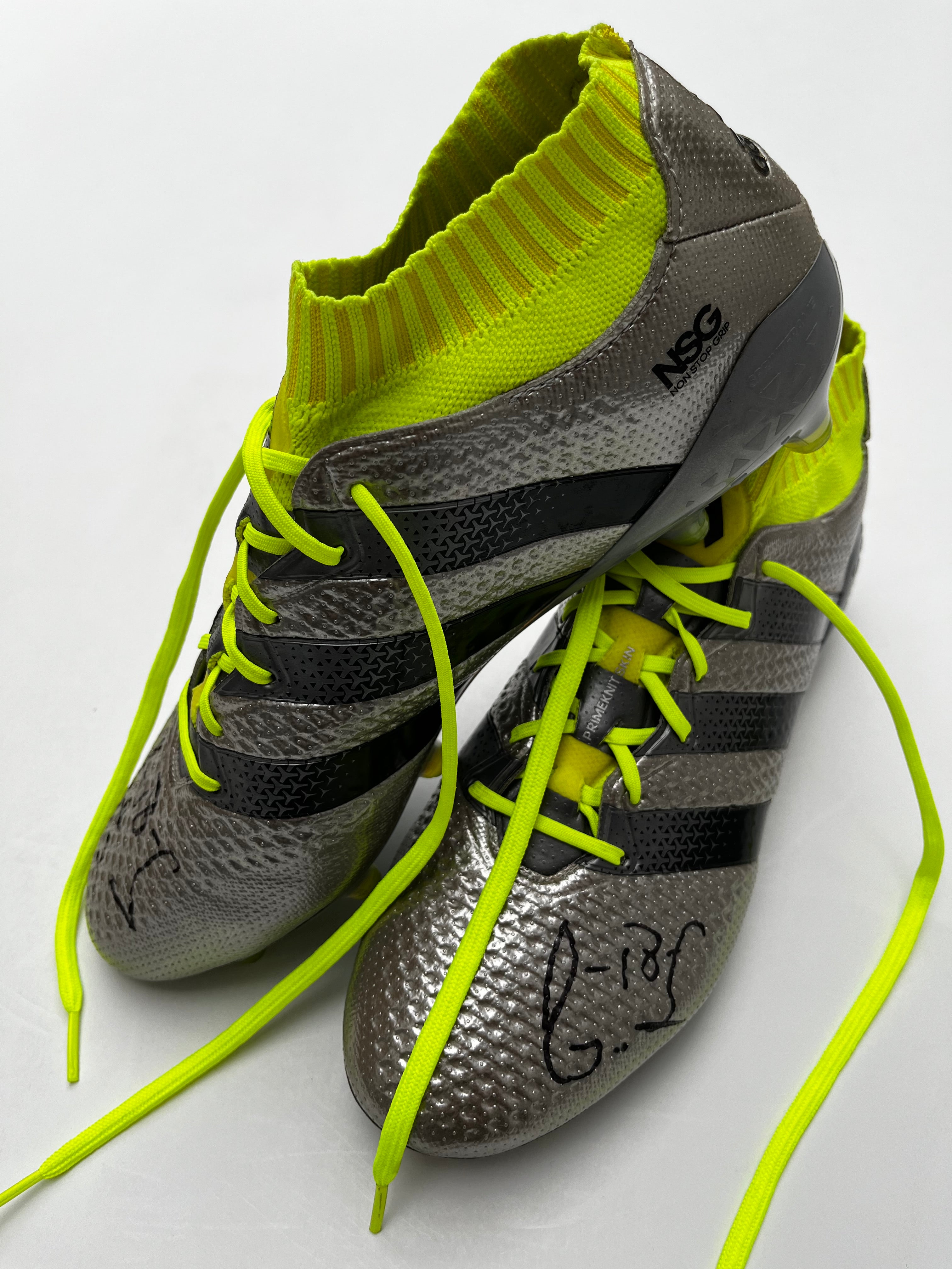 Tacos NSG Andrés Guardado Autografiados *Usados por el Jugador*