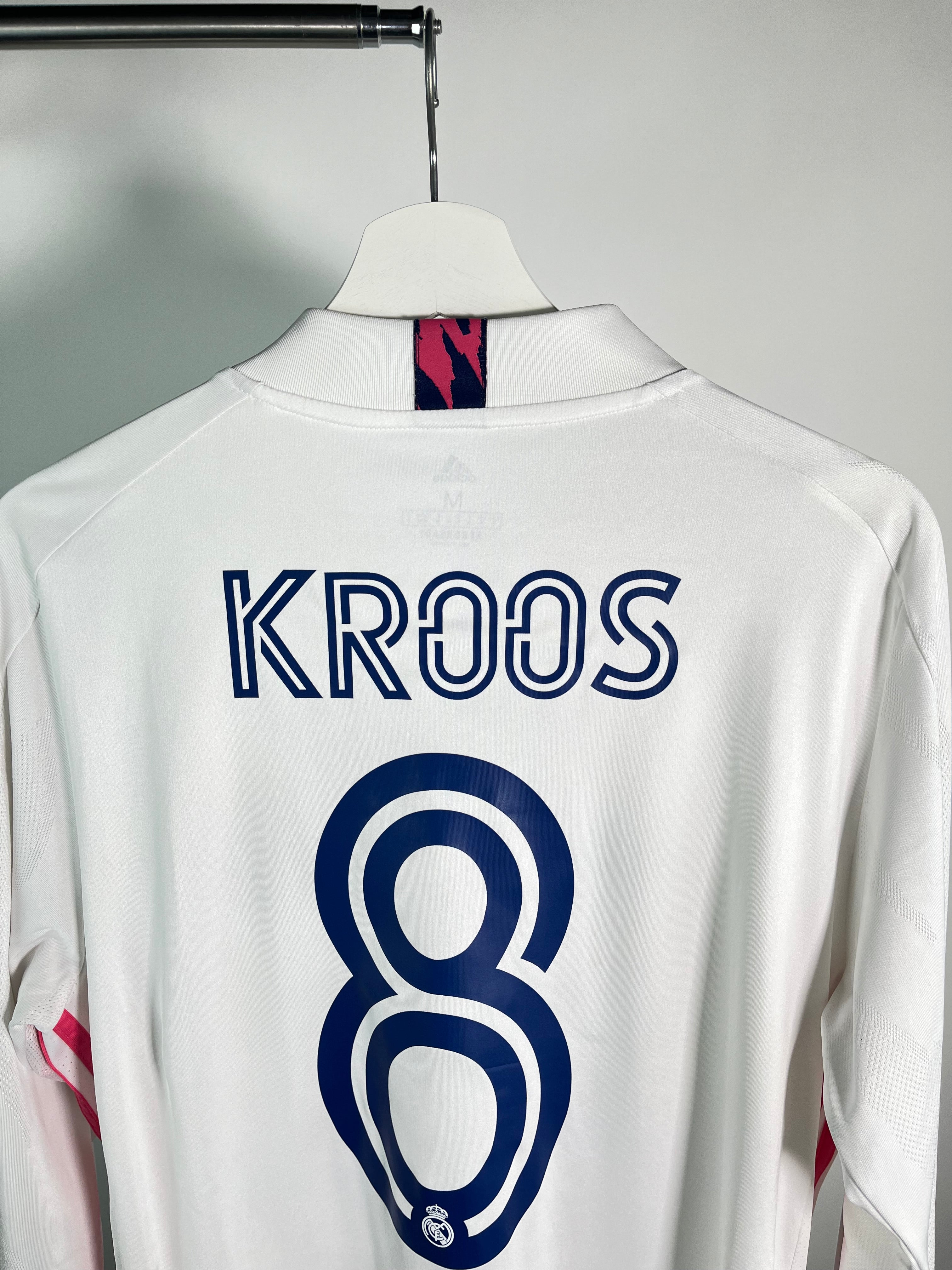 Jersey Real Madrid Local 2020 2021 Manga Larga Toni Kroos (M)