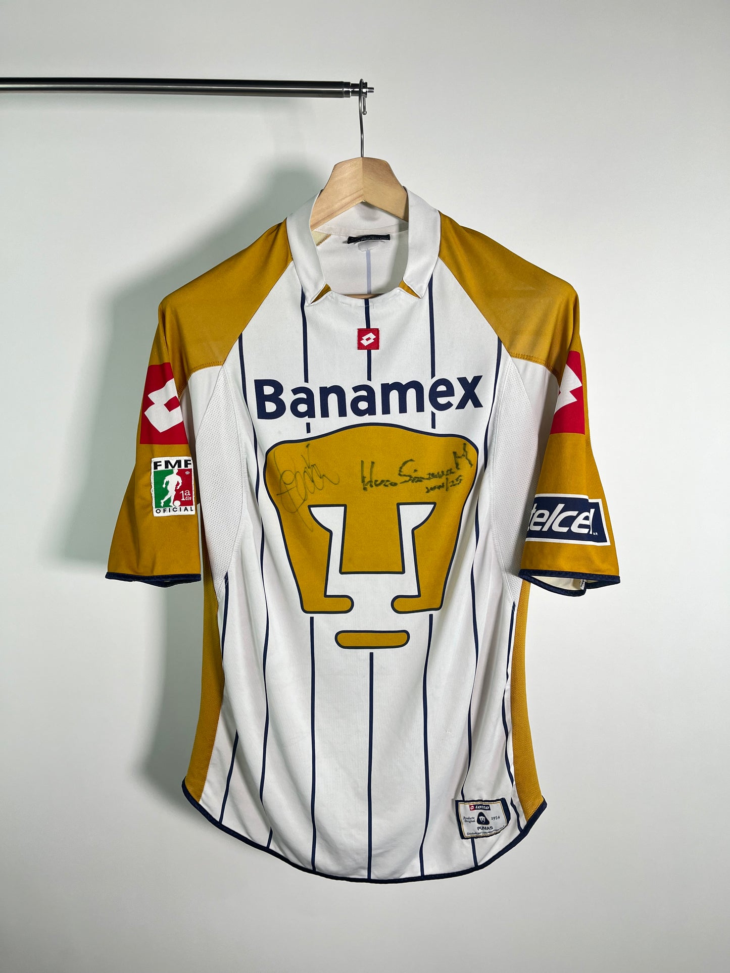 Jersey Pumas Local 2003 2004 Autografiado por Hugo Sánchez y Luis García (M)