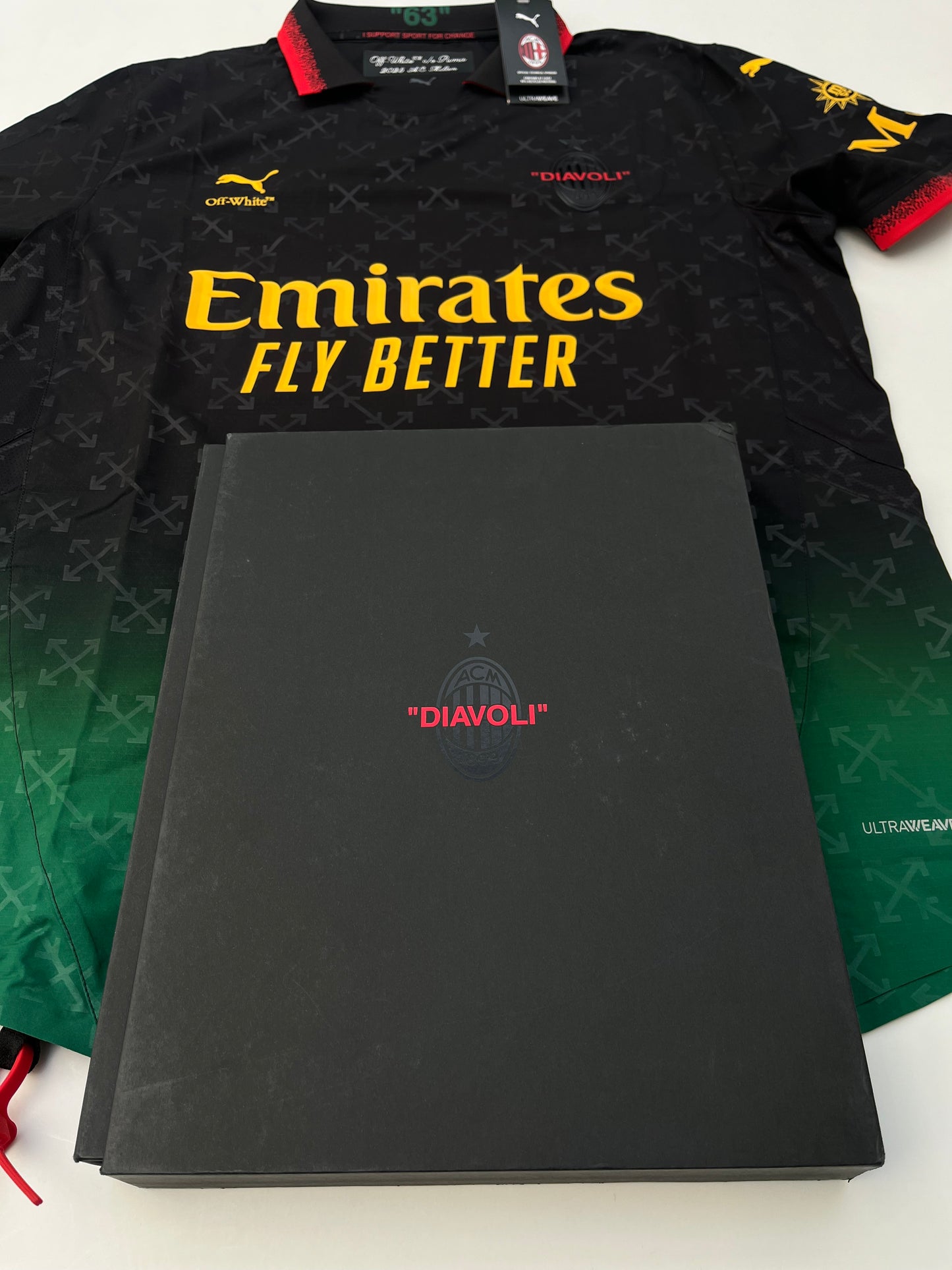 Jersey AC Milan Cuarta 2024 2025 OFF White Versión Jugador Con Caja Santiago Giménez (L)