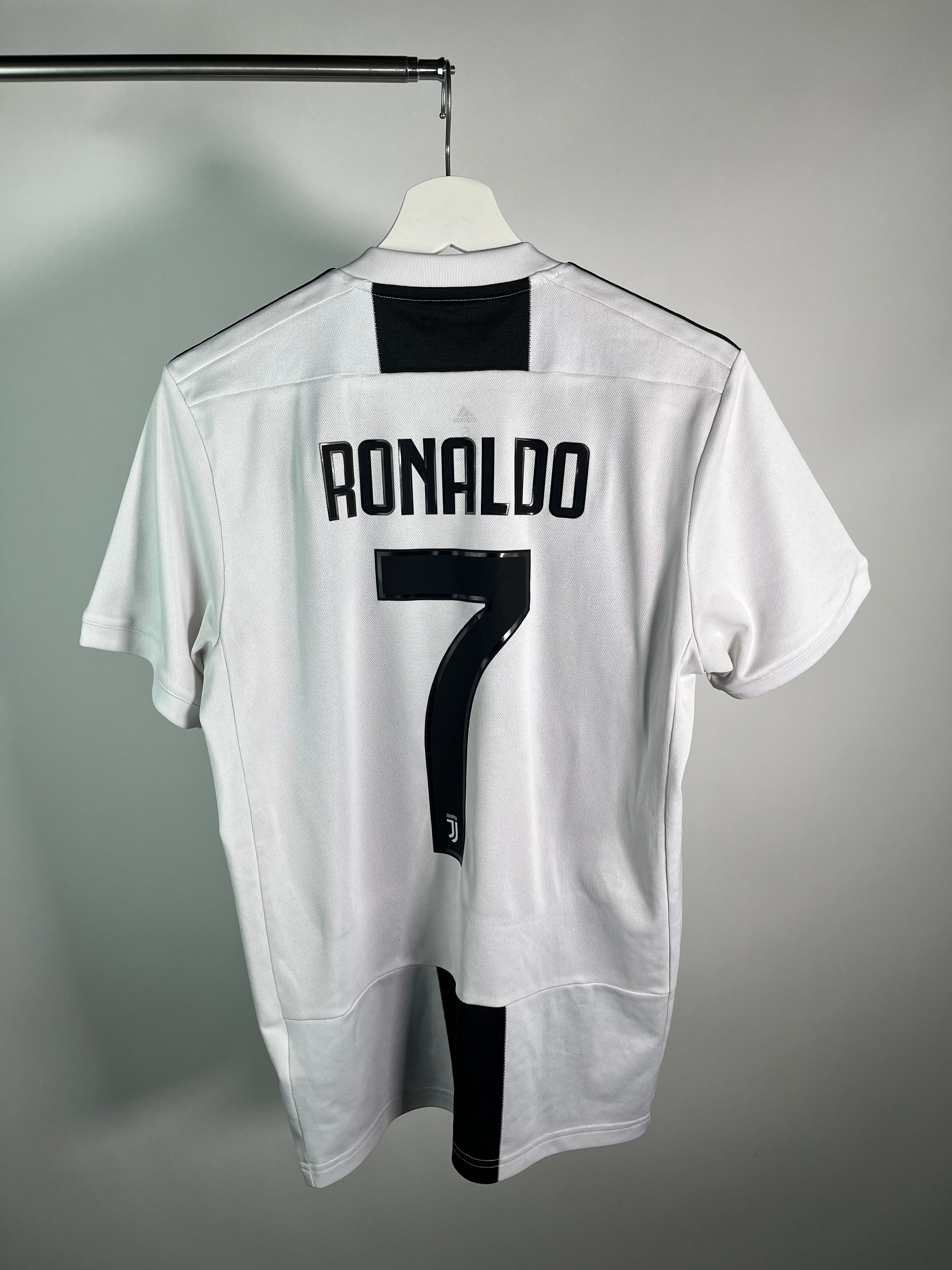 Jersey Juventus Local 2018 2019 Cristiano Ronaldo (S)