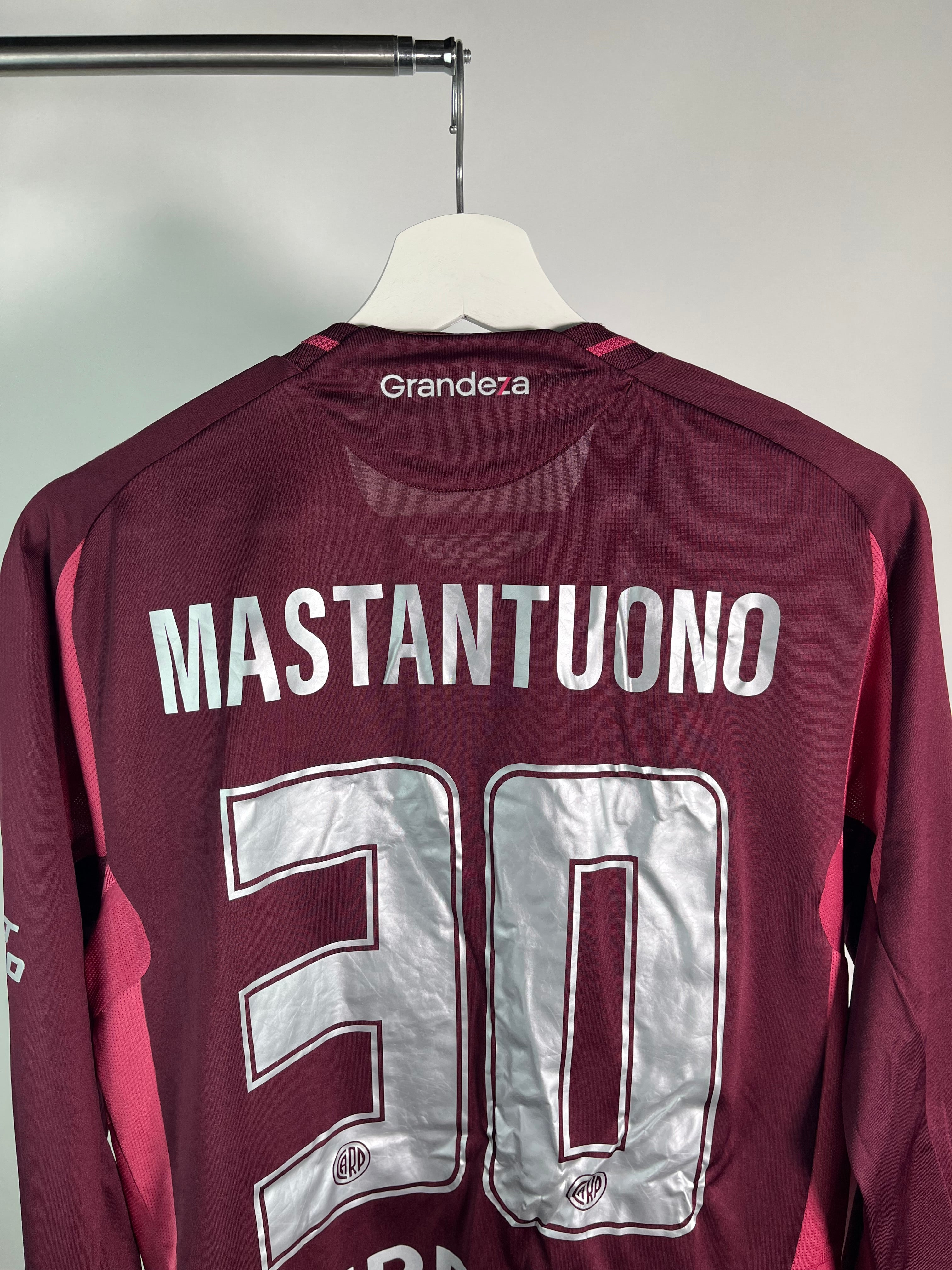 Jersey River Plate Visita 2025 2026 Versión Jugador Manga Larga Franco Mastantuono (M)