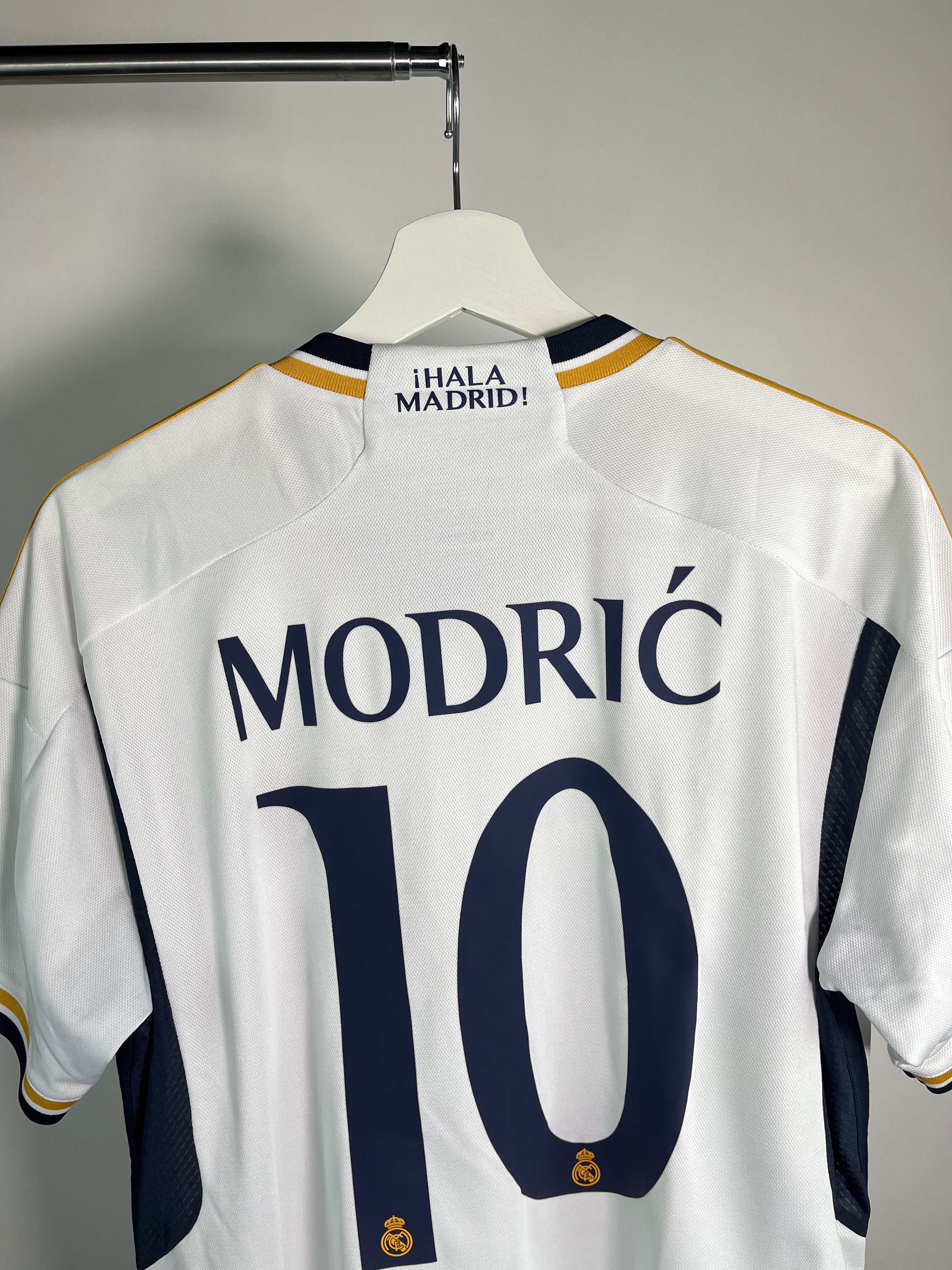 Jersey Real Madrid Local 2023 2024 Luka Modrić (L)