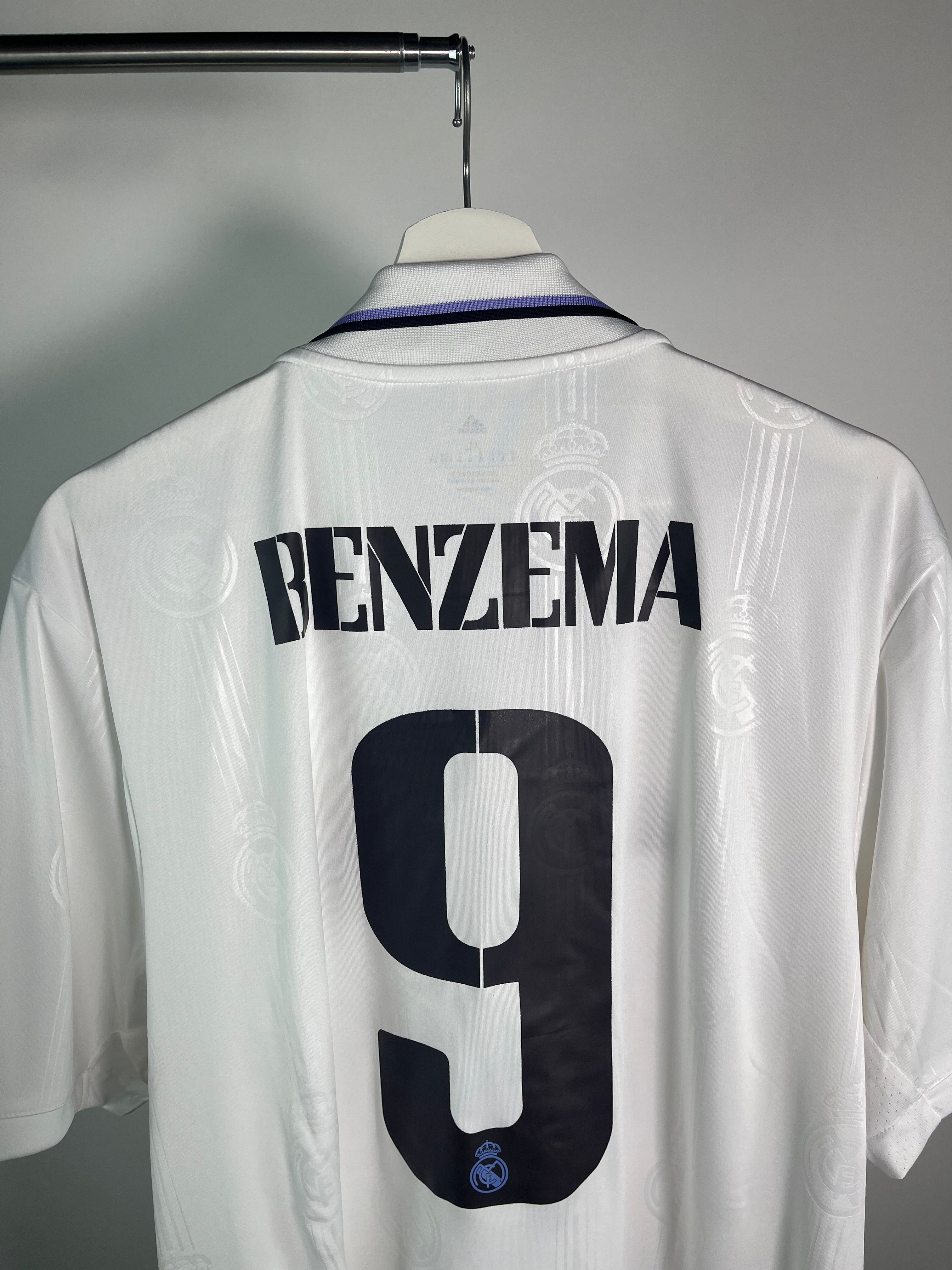 Jersey Real Madrid Local 2022 2023 Karim Benzema (XL)
