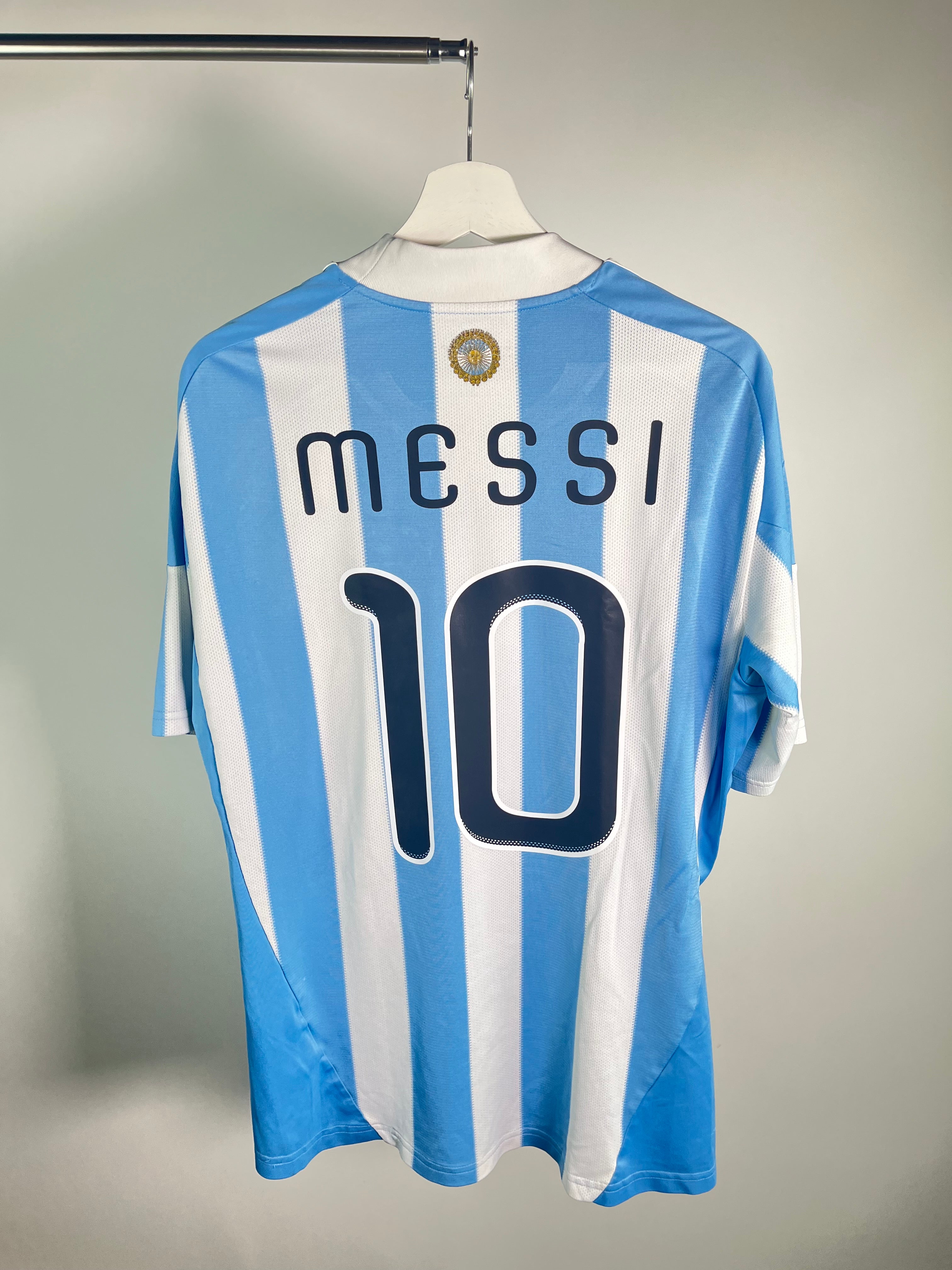 Jersey Argentina Local 2010 2012 Lionel Messi (L)