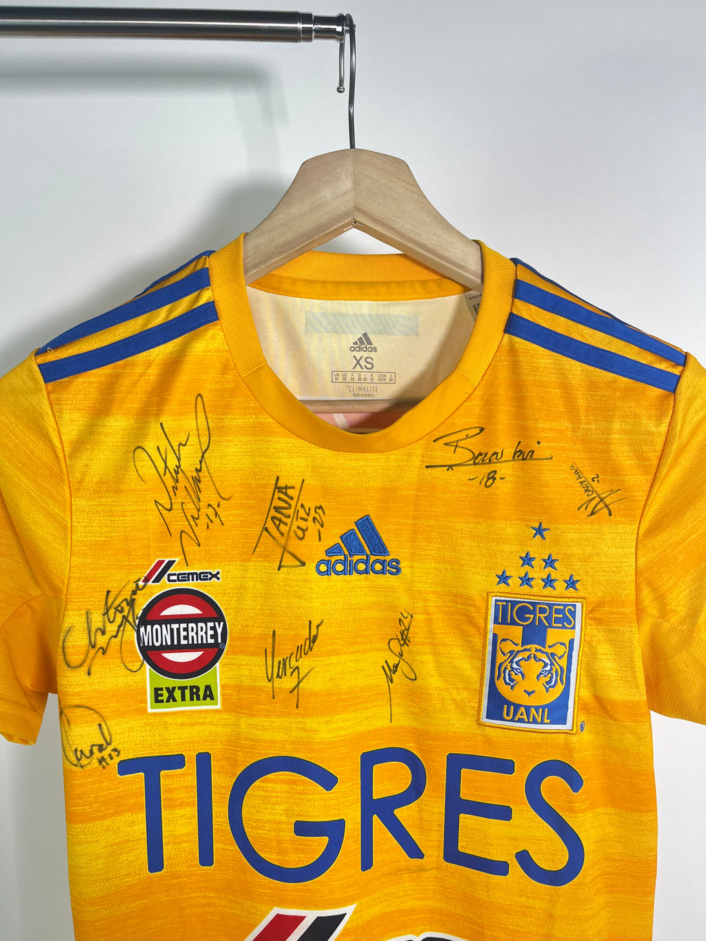 Jersey Tigres Local 2019 2020 Autografiado por Equipo Femenil (XS)