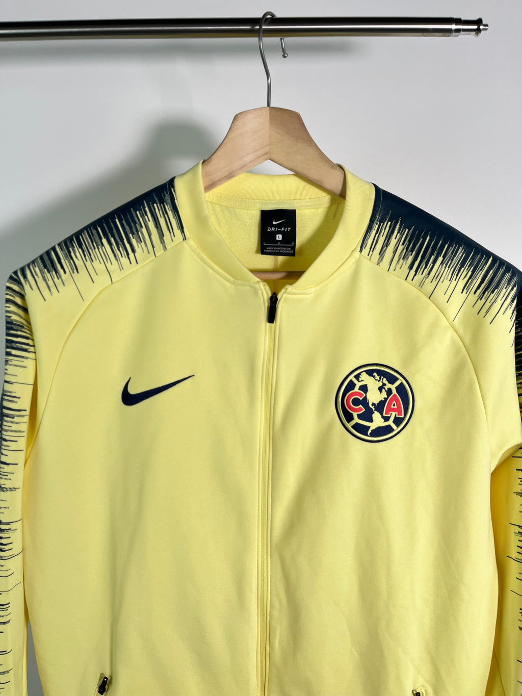 Chamarra Club América 2018 2019 Utilería (L)