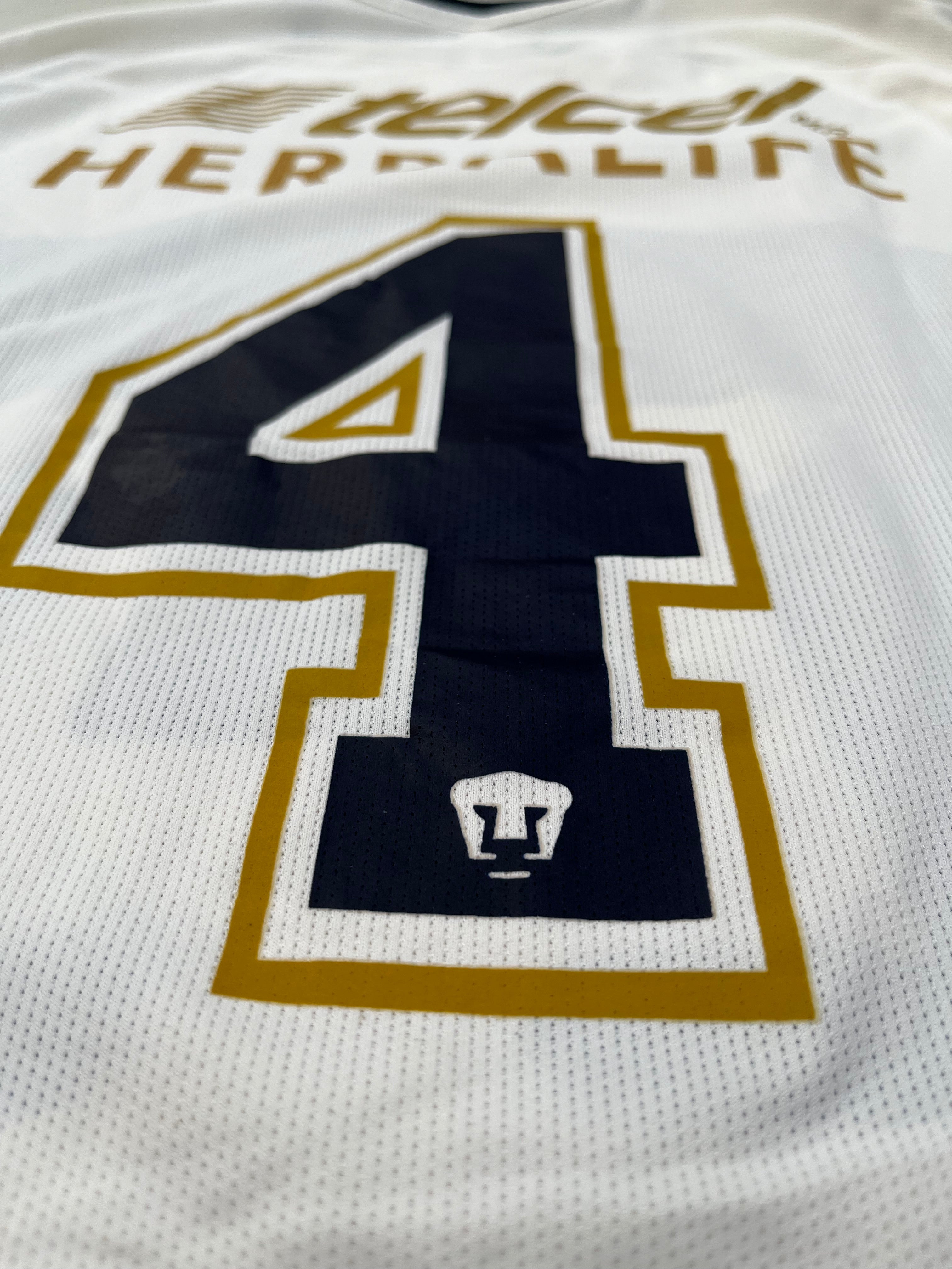 Jersey Pumas Visita 2017 2018 Utilería Autografiado por Fernando Quintana (L)