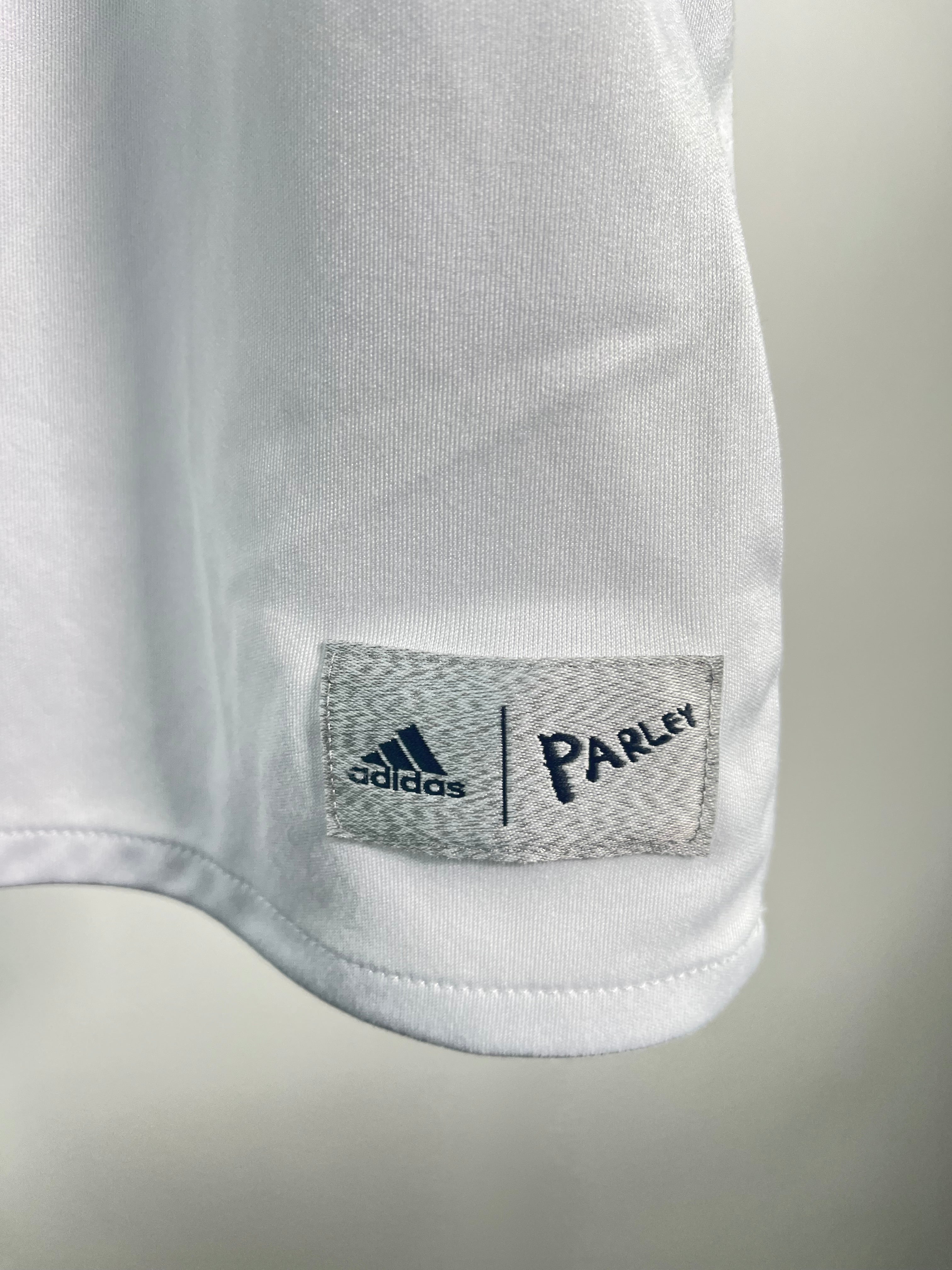 Jersey Real Madrid Especial 2016 2017 Karim Benzema (XS)