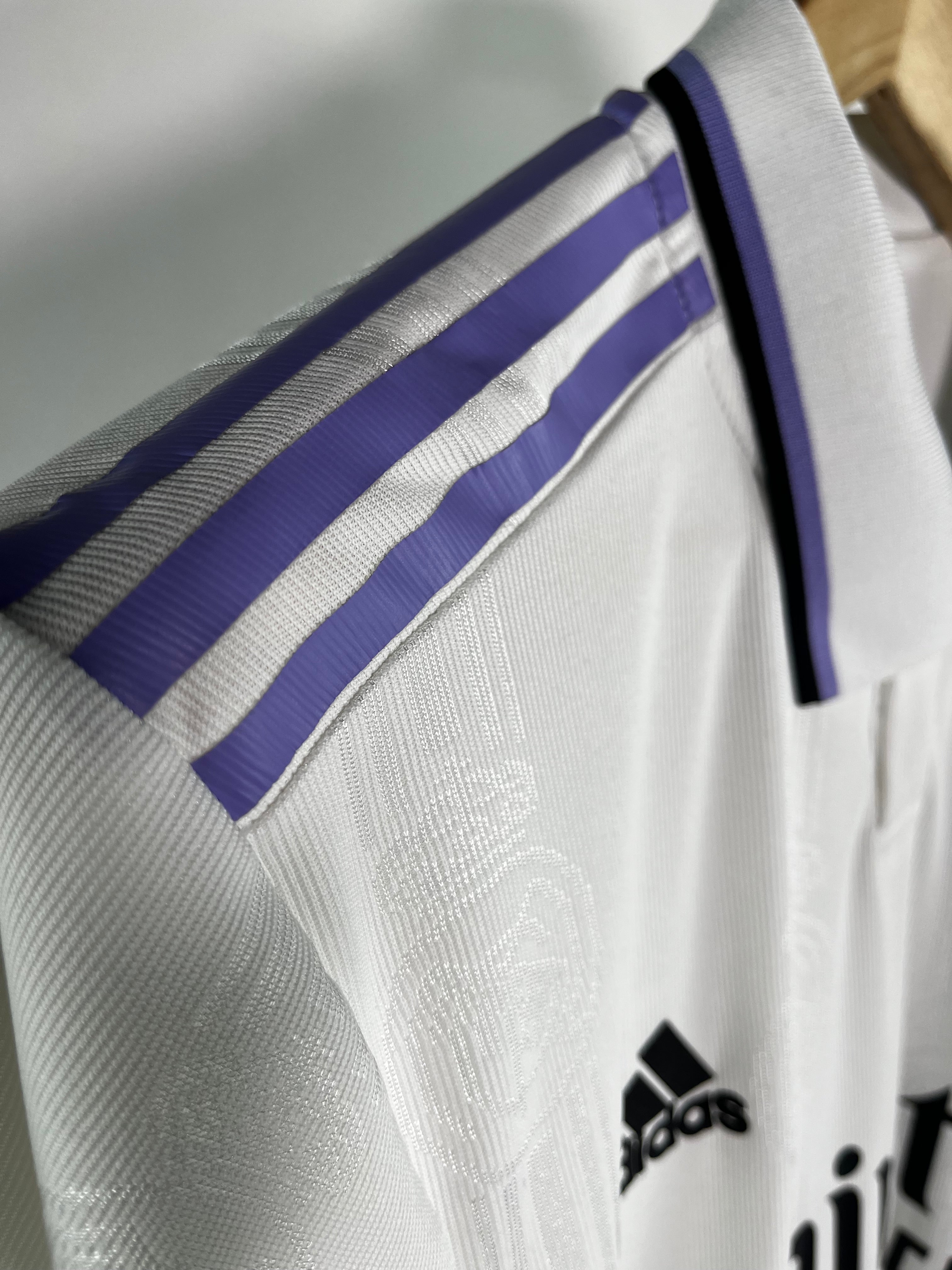 Jersey Real Madrid Local 2022 2023 Versión Jugador Federico Valverde (L)