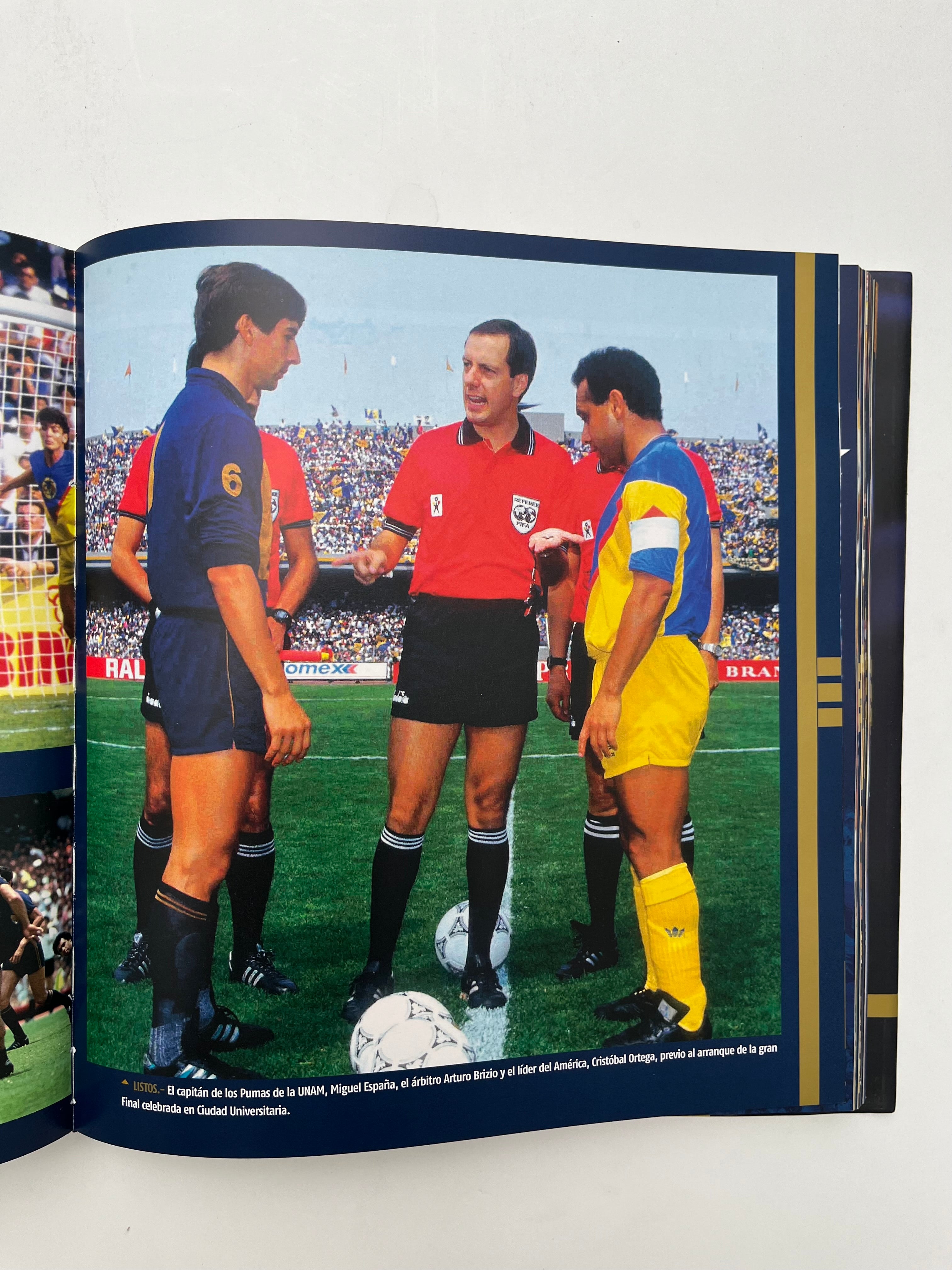Libro Pumas Campeonatos En Azul y Oro Edición Pasta Dura