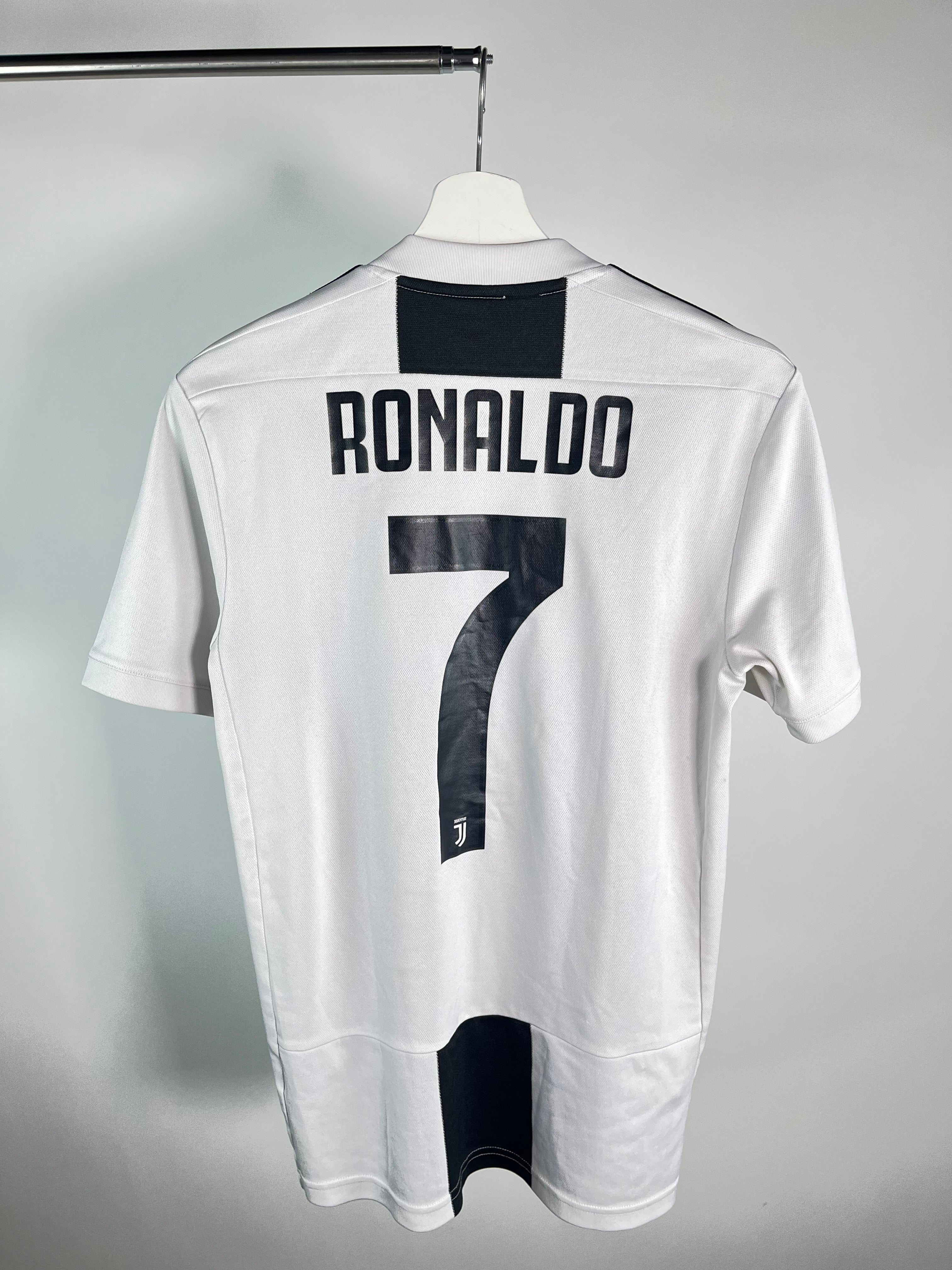 Jersey Juventus Local 2018 2019 Cristiano Ronaldo (S)