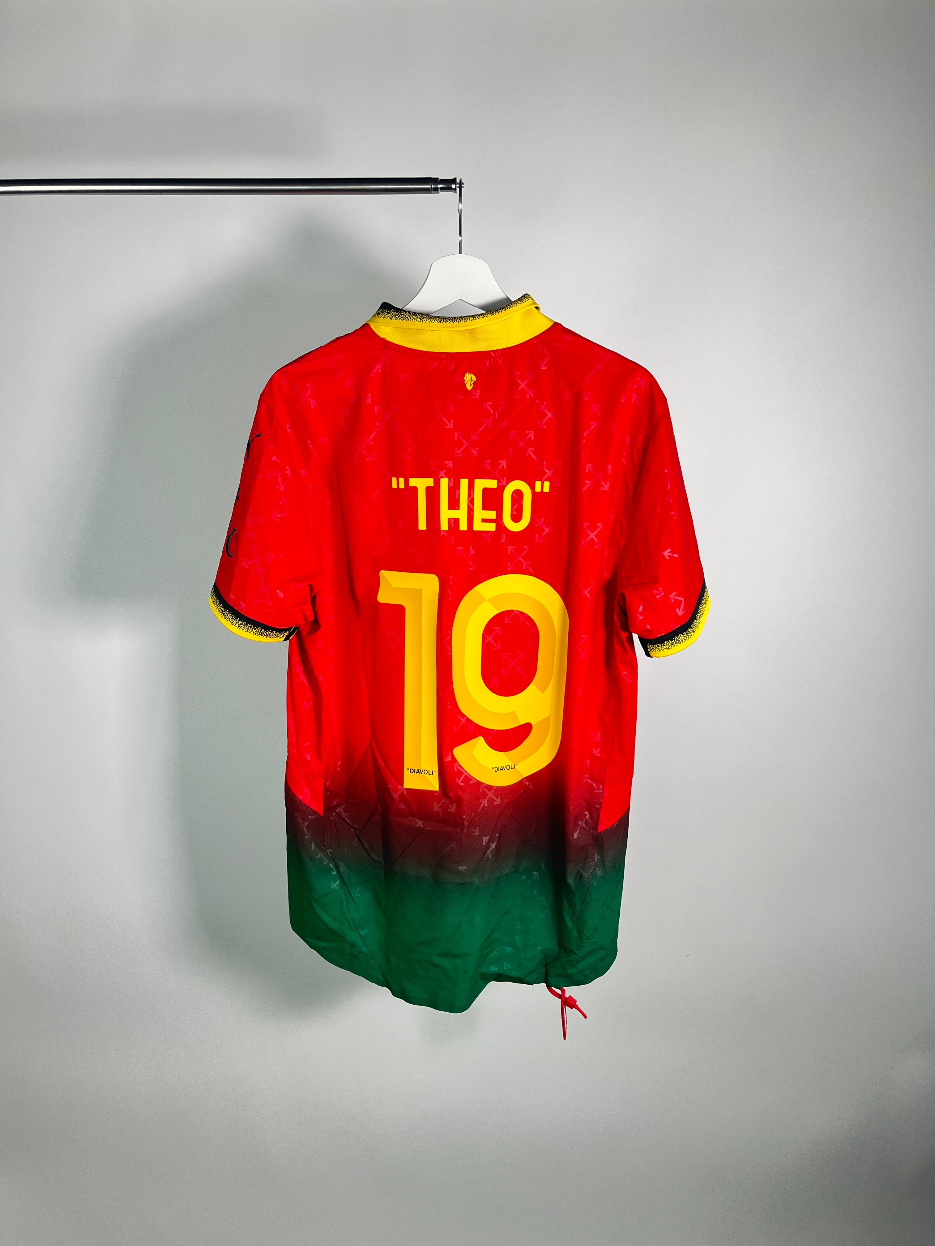 Jersey AC Milán Cuarto 2024 2025 Versión Jugador Theo Hernández *OFF White Incluye caja* (L)