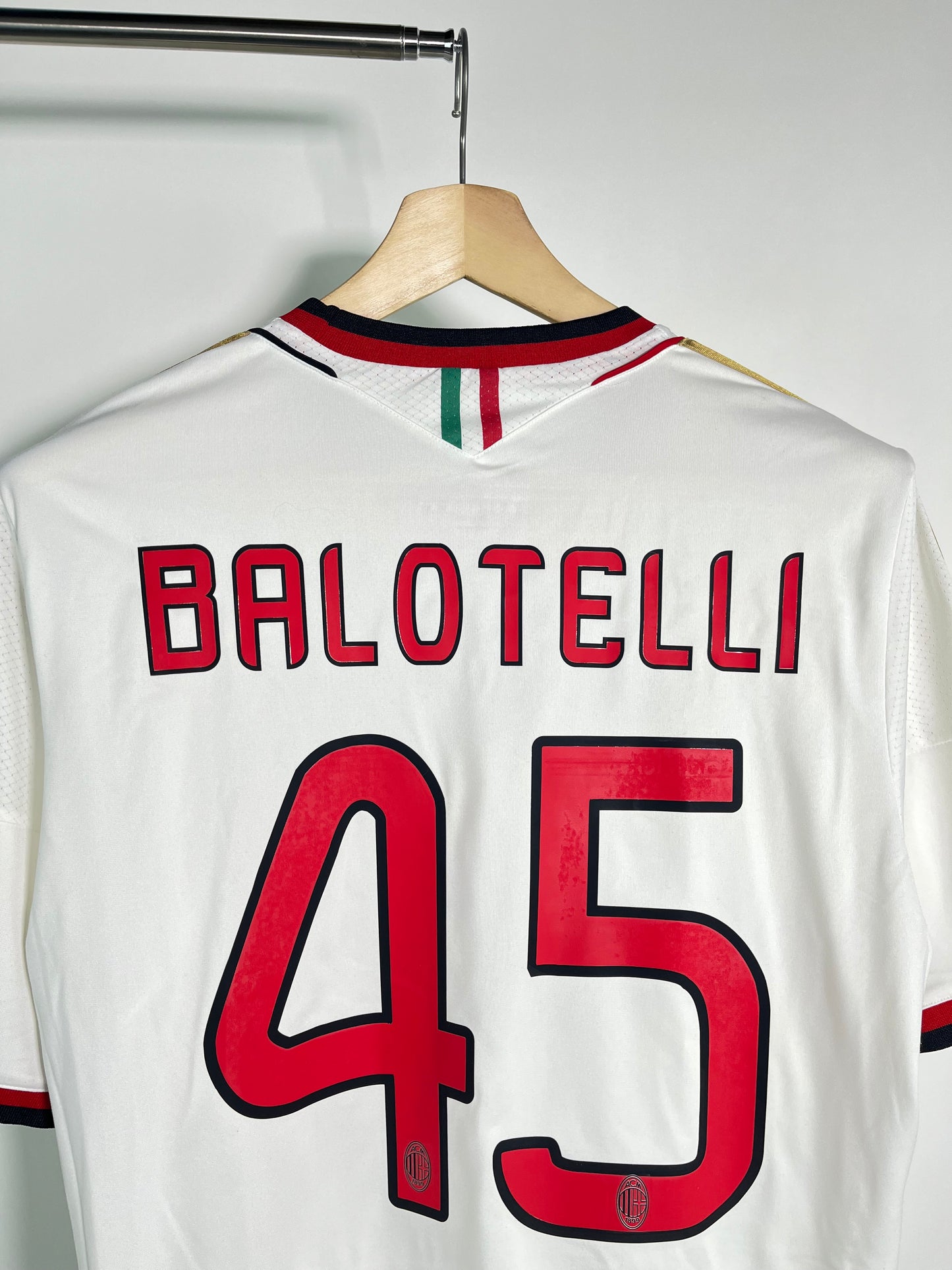 Jersey AC Milan Visita 2013 2014 Mario Balotelli (L)