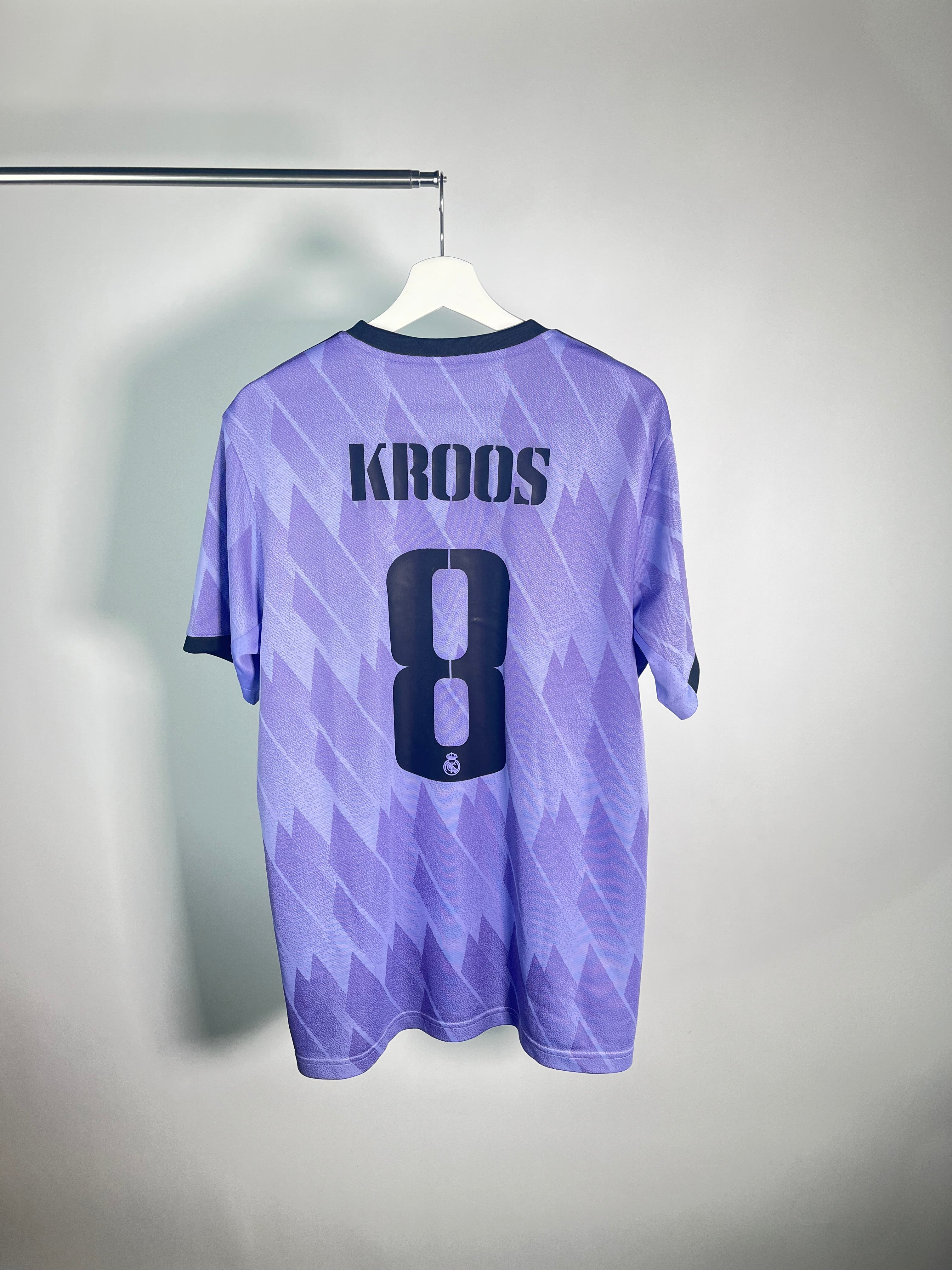 Jersey Real Madrid Visita 2022 2023 Toni Kroos (L)