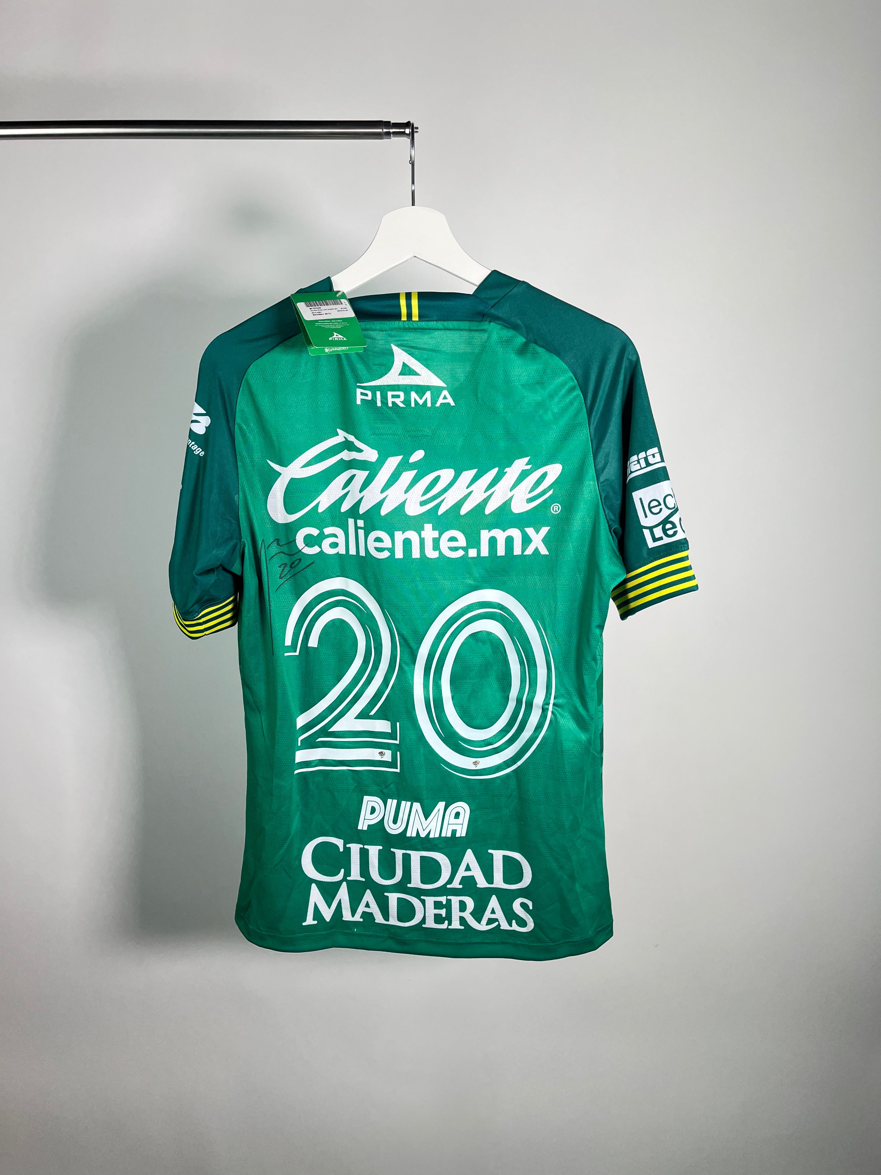 Jersey León Local 2019 2020 Aurografiada  Emmanuel Gigliotti *C/Etiquetas* (M)