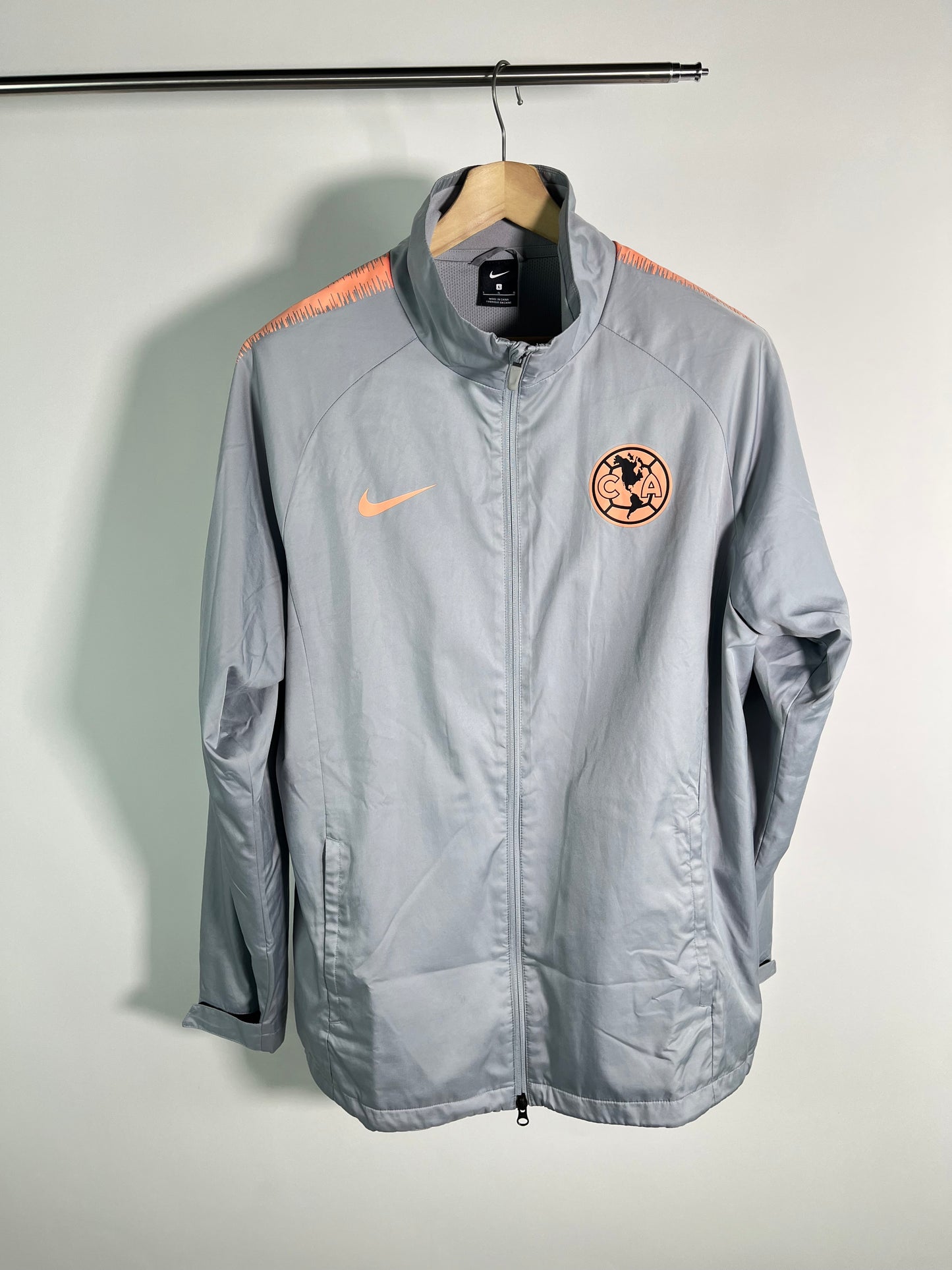Chamarra Club América 2018 2019 Utilería (L)