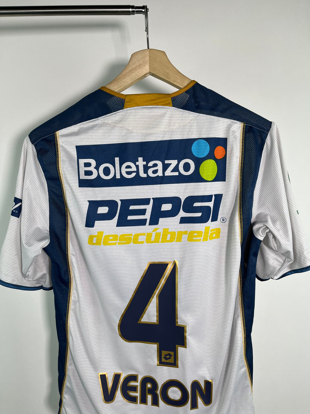 Jersey Pumas Local 2004 2005 Darío Verón (L)
