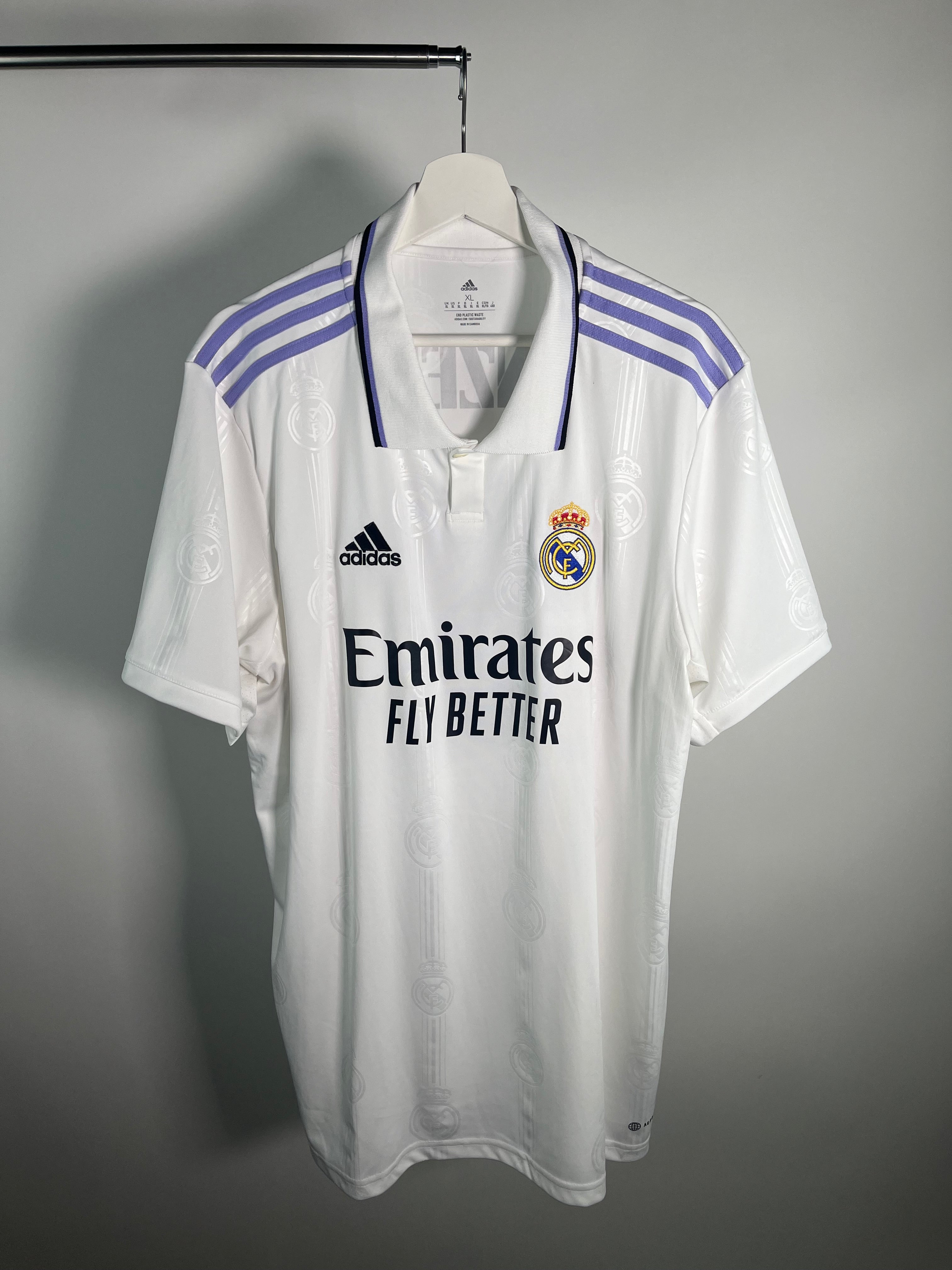 Jersey Real Madrid Local 2022 2023 Karim Benzema (XL)