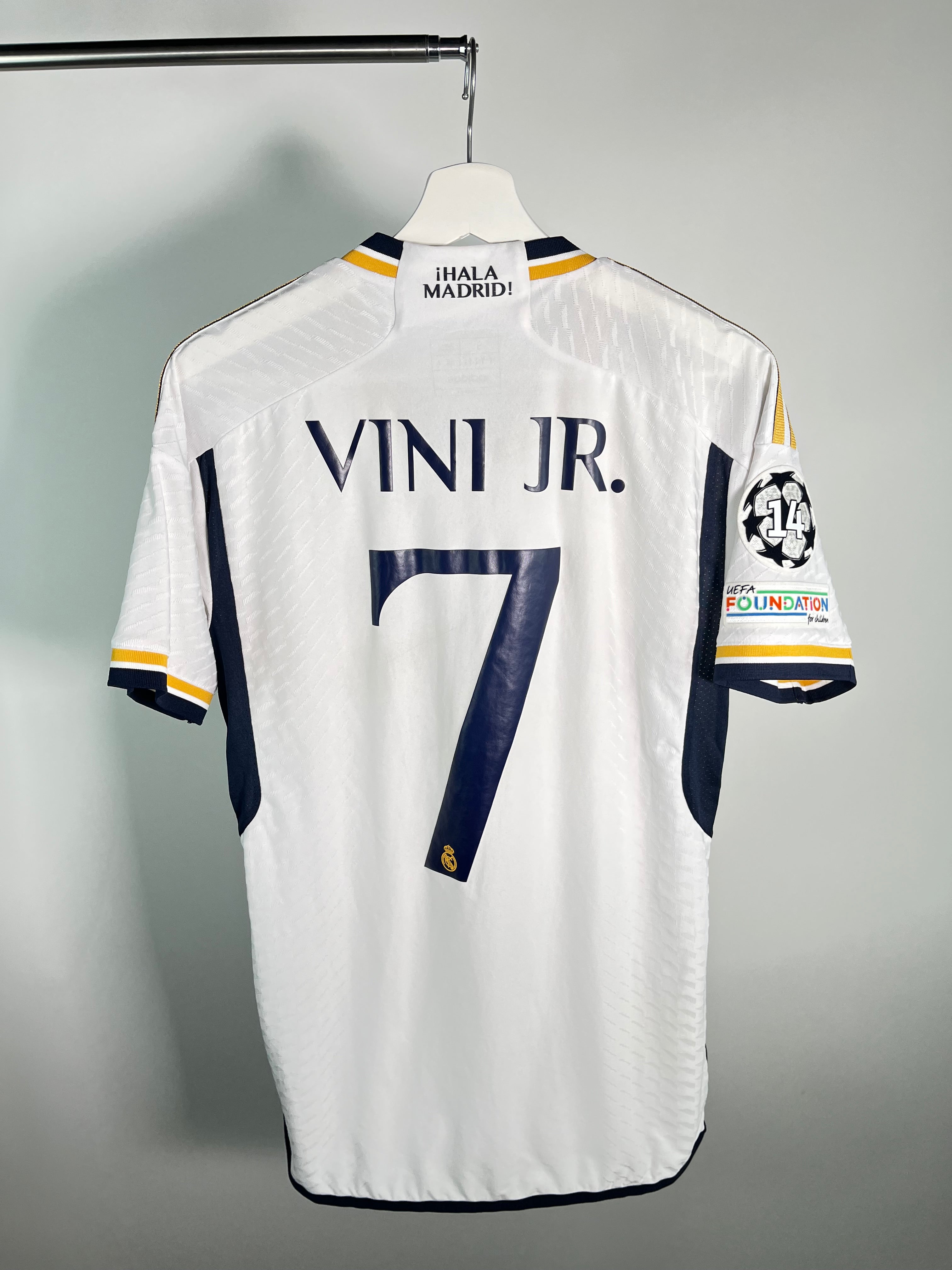 Jersey Real Madrid Local 2023 2024 Versión Jugador *Champions League* Vinicíus Júnior (S)