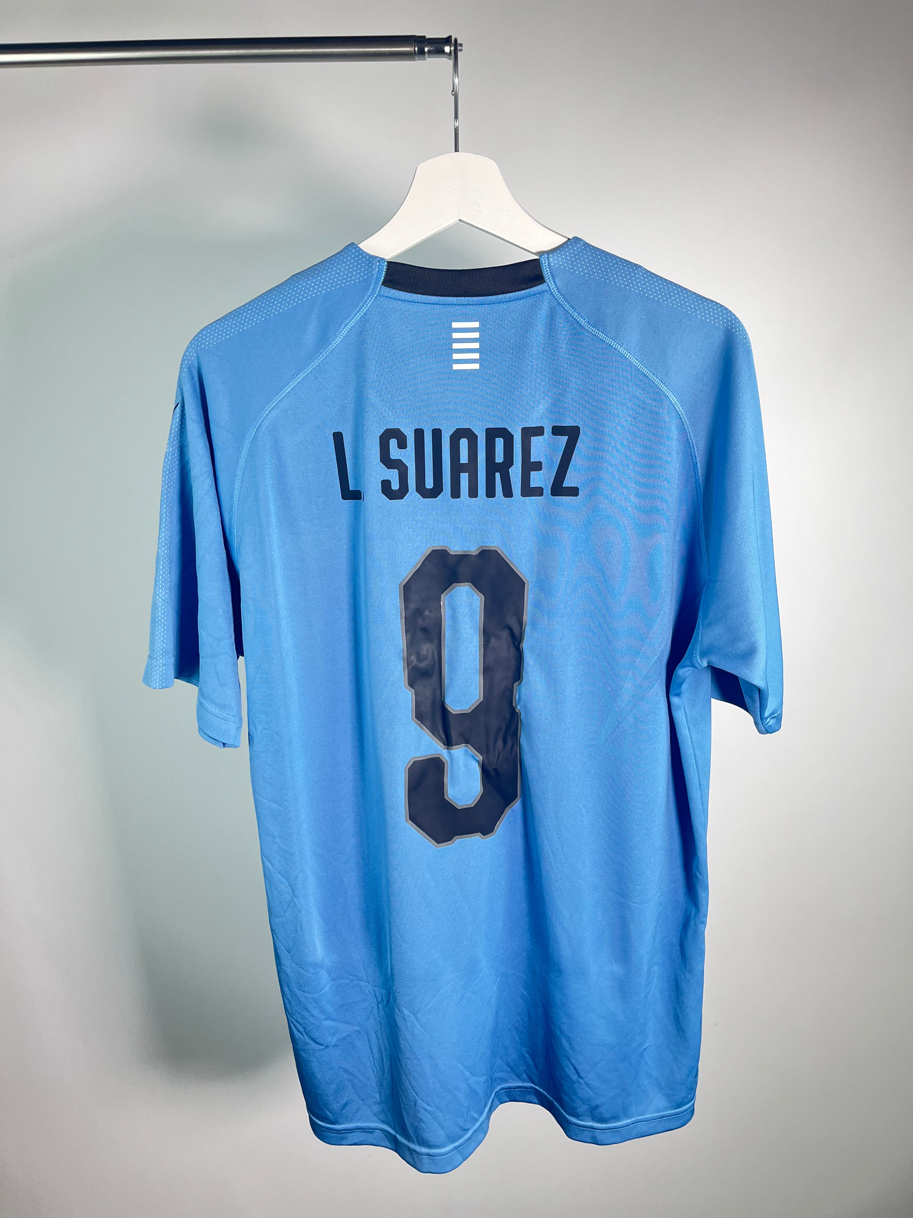 Jersey Uruguay Local 2018 2019 Luis Suárez (L)