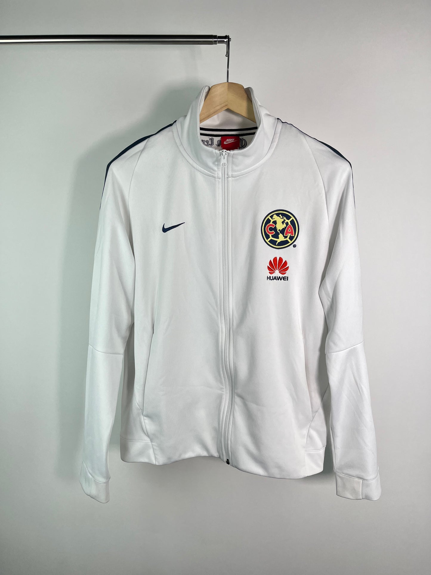 Chamarra Club América 2017 2018 Utilería (L)