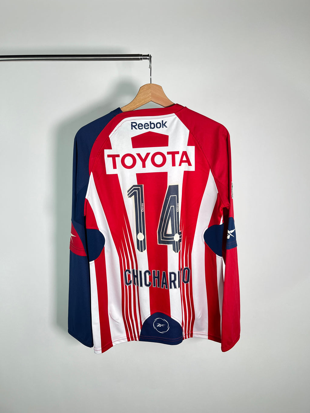 Jersey Chivas Local 2010 2011 Manga Larga Autografiado por Chicharito (S)