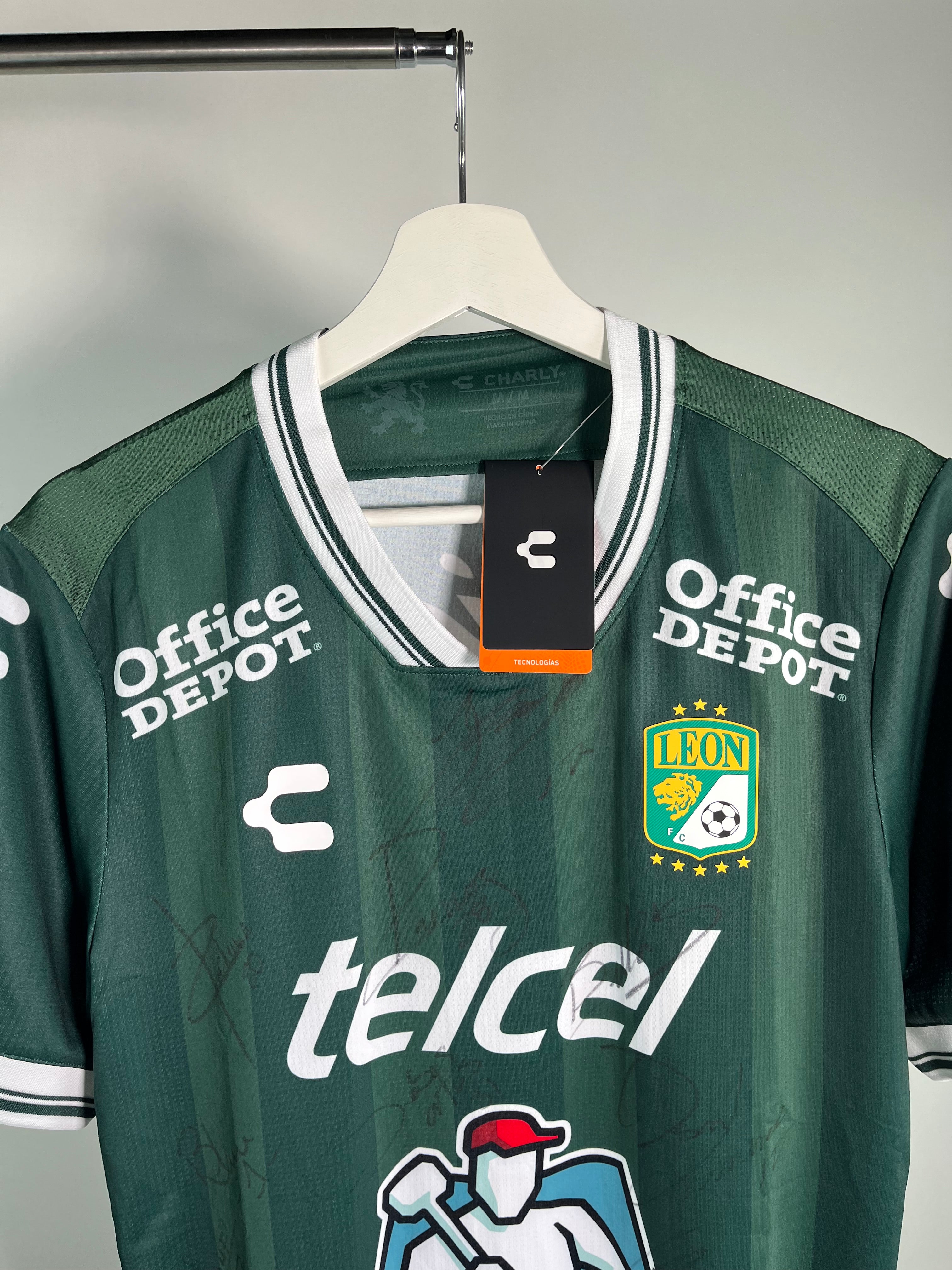 Jersey León Local 2025 2026 *C/Etiquetas* Autografiado (M)