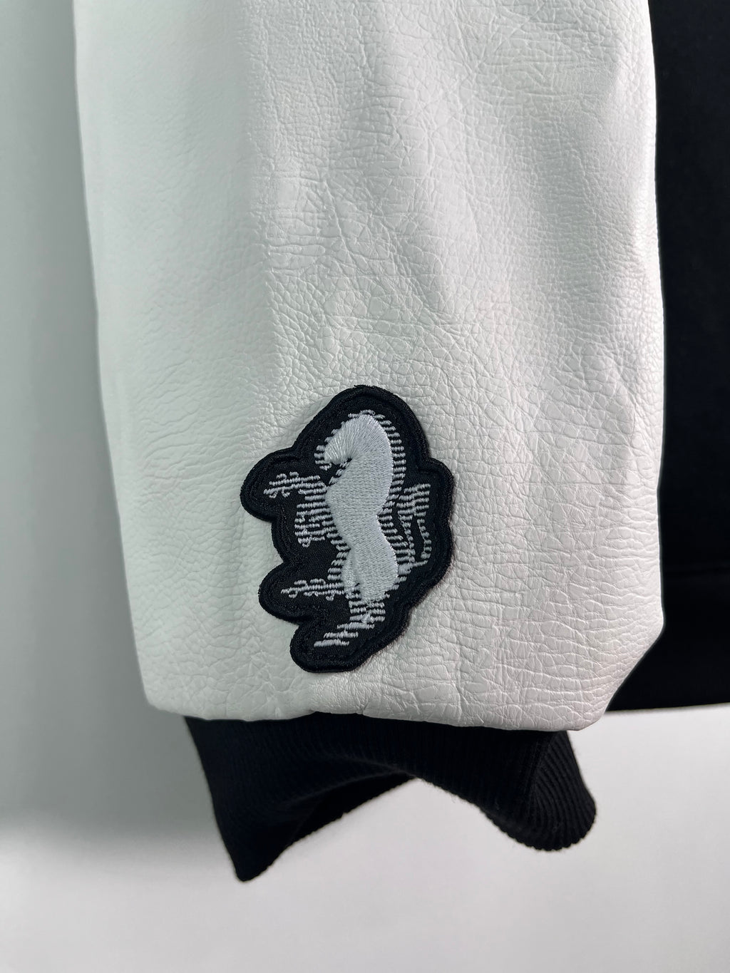 Chamarra Juventus 2024 2025 Tipo Bomber *C/Etiquetas* (XL)