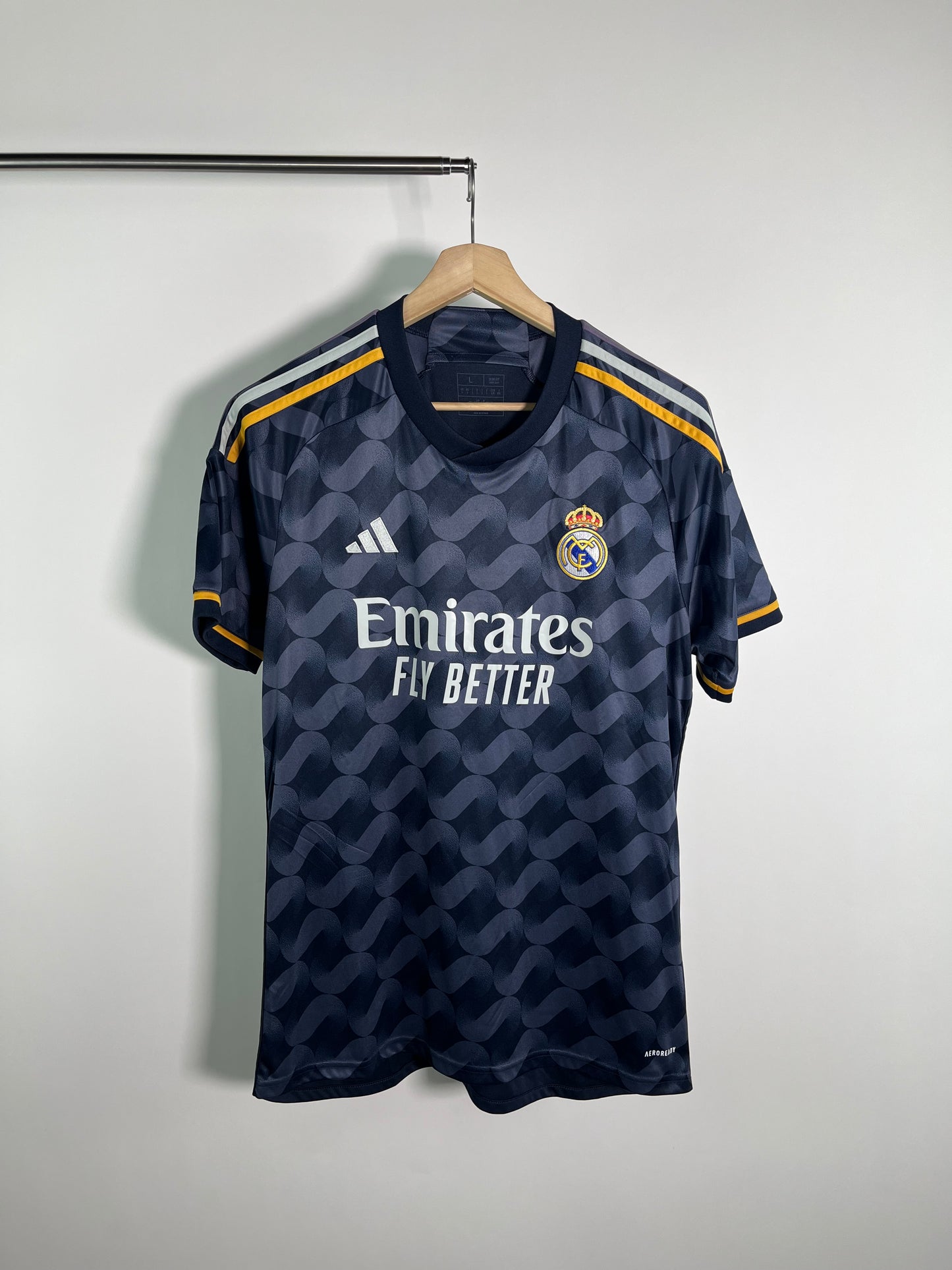 Jersey Real Madrid Visita 2023 2024 Vinícius Júnior  (L)