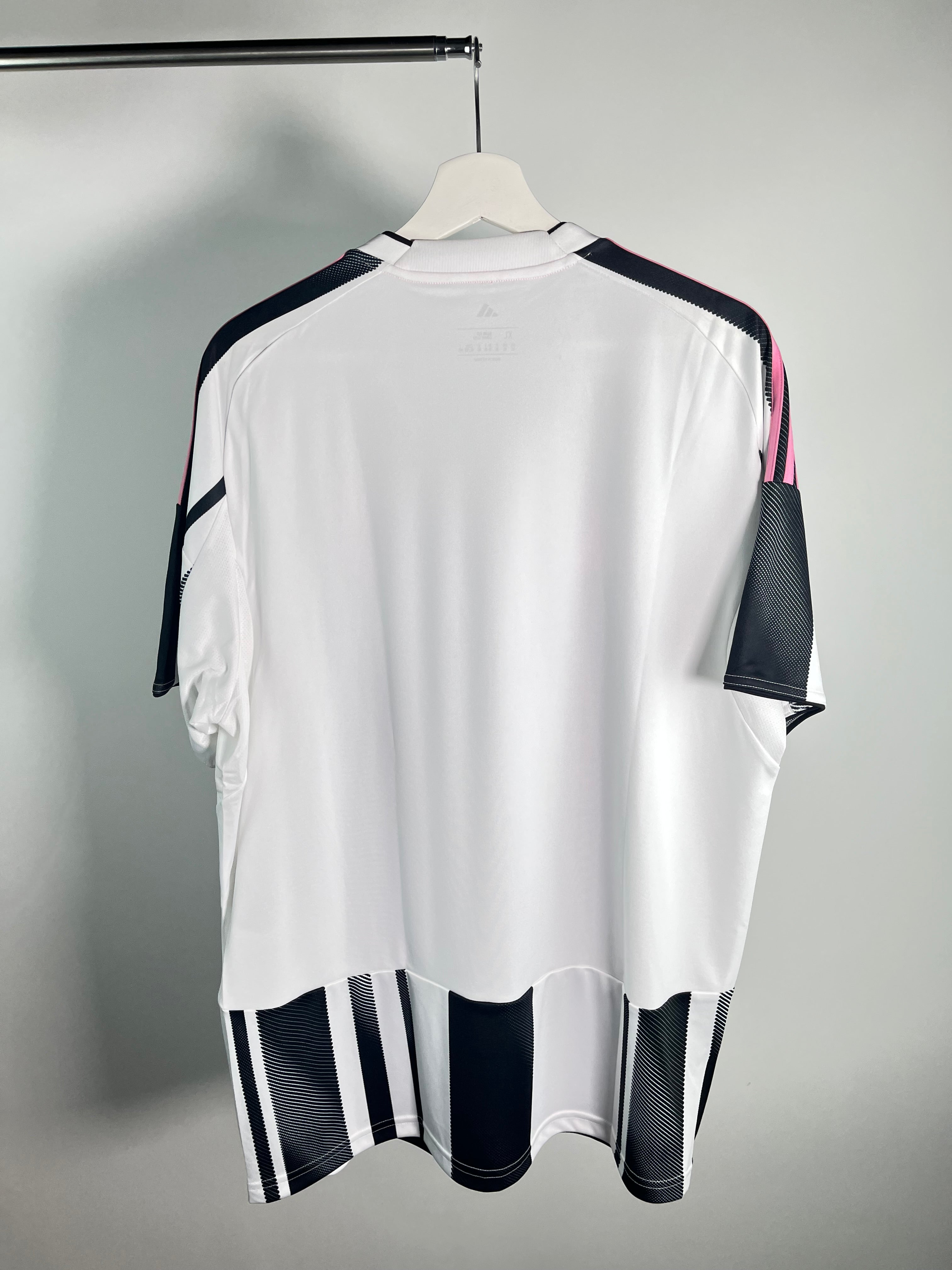 Jersey Juventus Local 2025 2026 (XL)