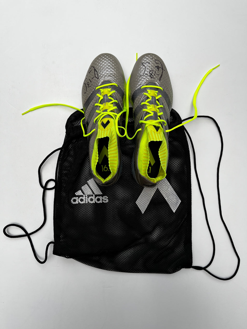 Tacos NSG Andrés Guardado Autografiados *Usados por el Jugador*