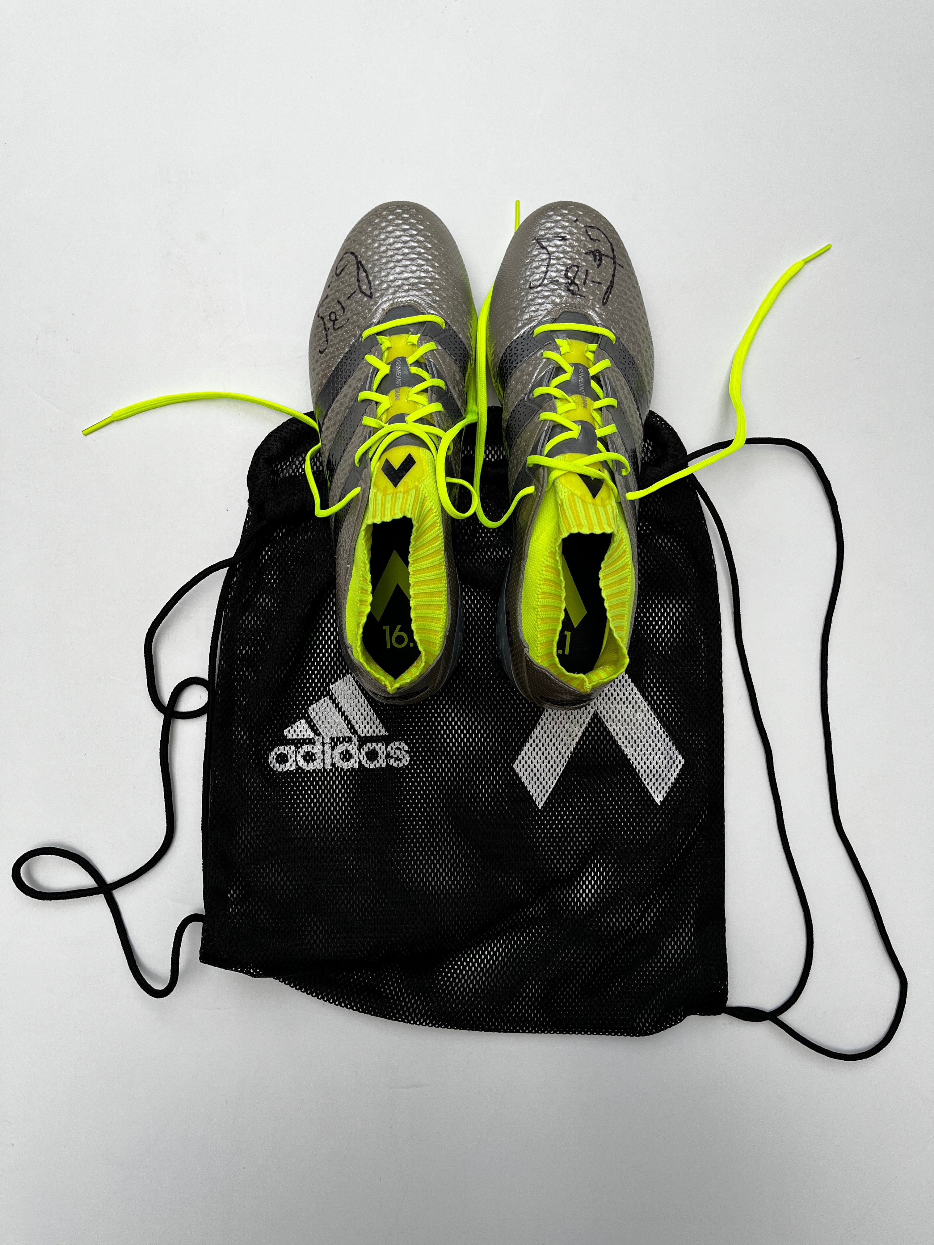 Tacos NSG Andrés Guardado Autografiados *Usados por el Jugador*