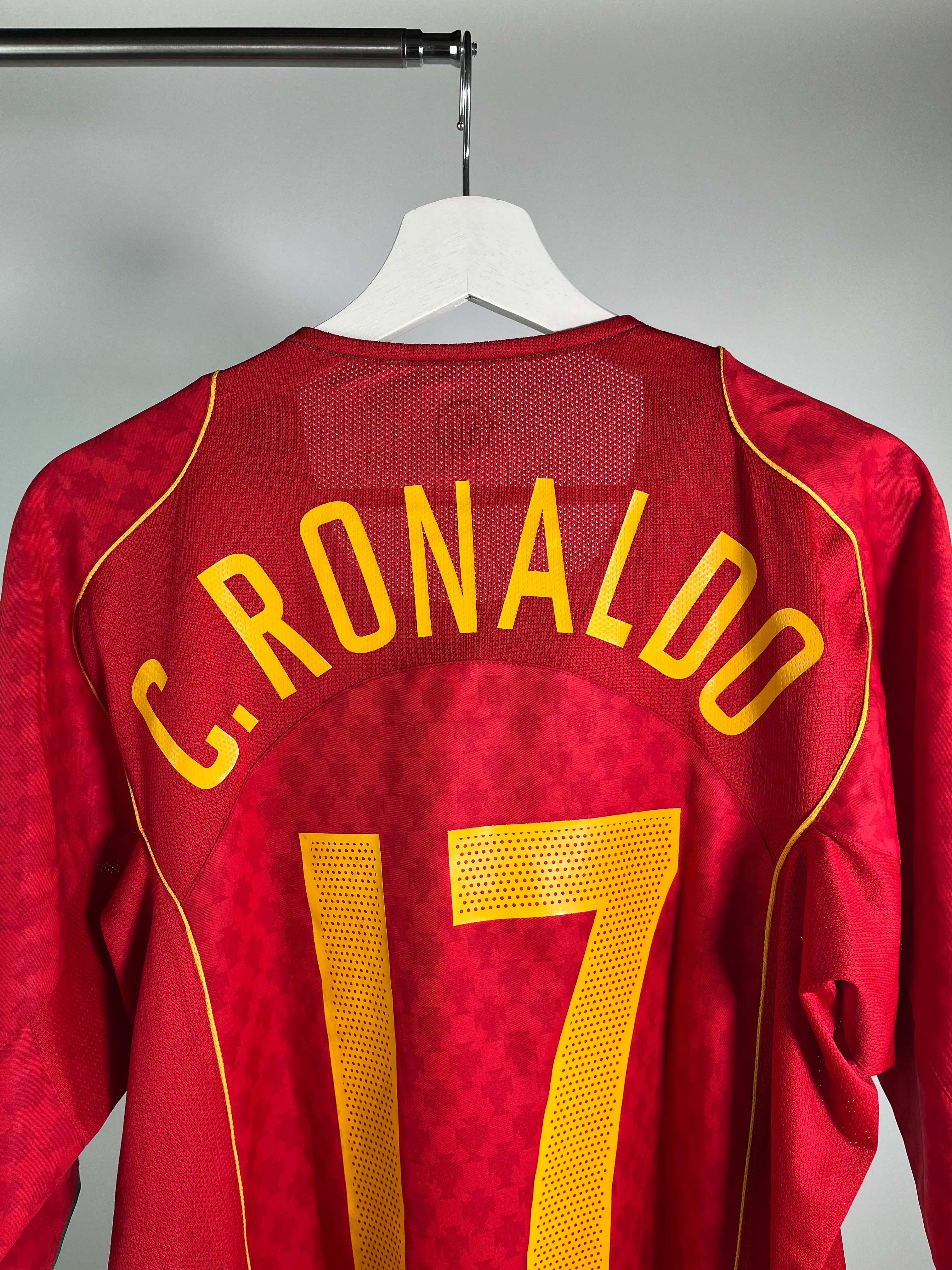 Jersey Portugal Local 2004 2006 *Match Detail vs Grecia* Cristiano Ronaldo (L)