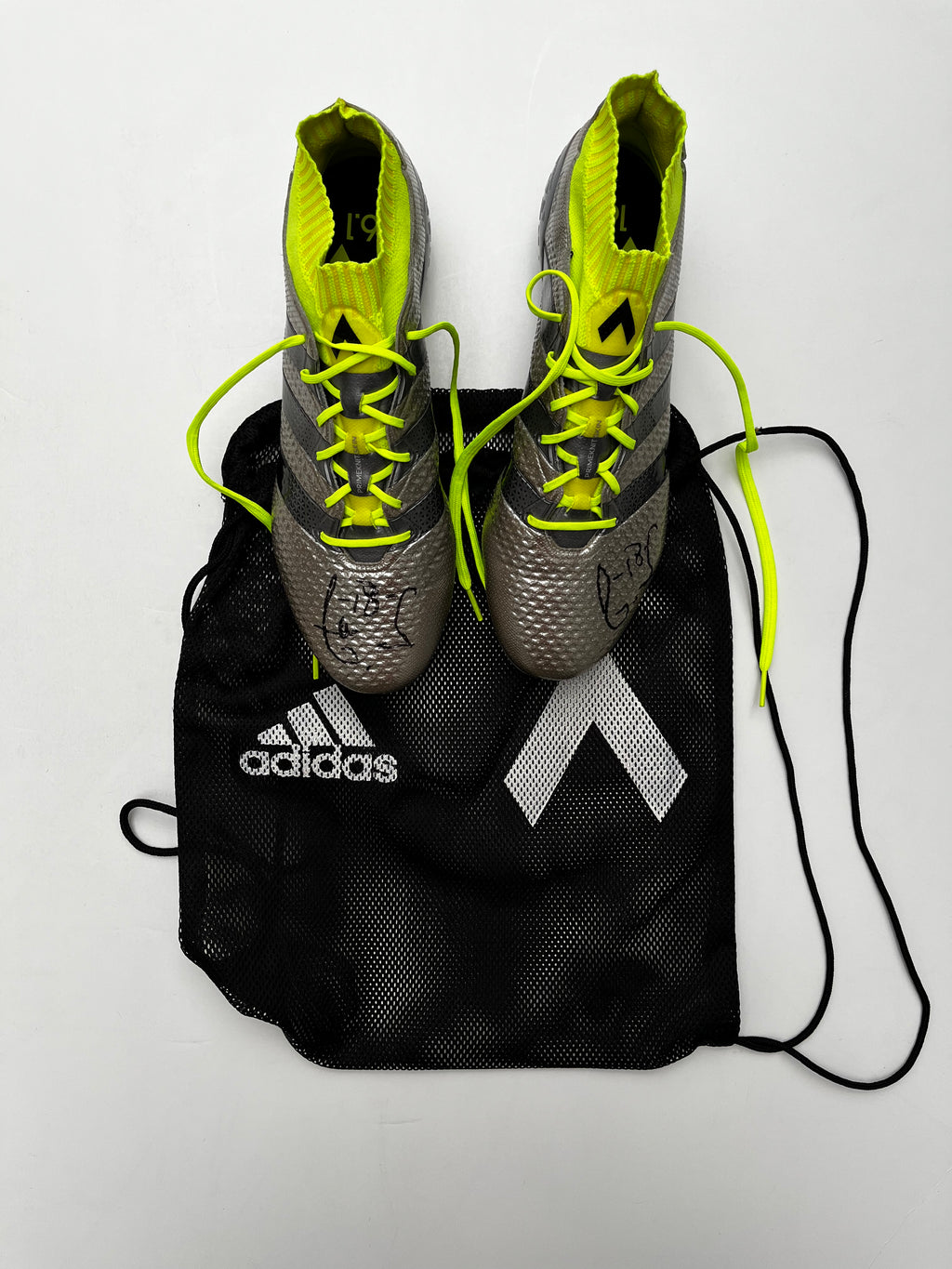 Tacos NSG Andrés Guardado Autografiados *Usados por el Jugador*