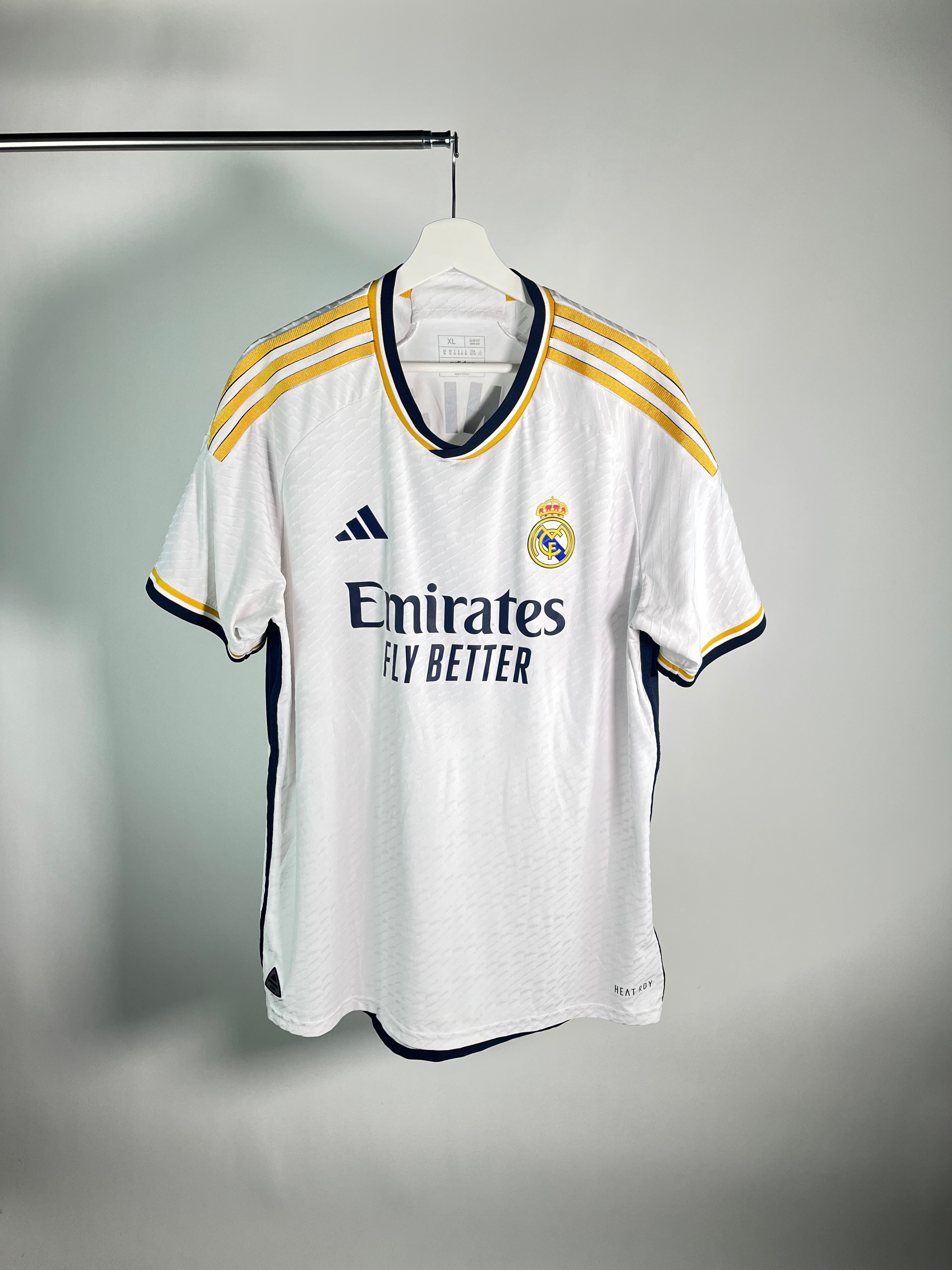 Jersey Real Madrid Local 2023 2024 Versión Jugador Vinícius Júnior (XL)